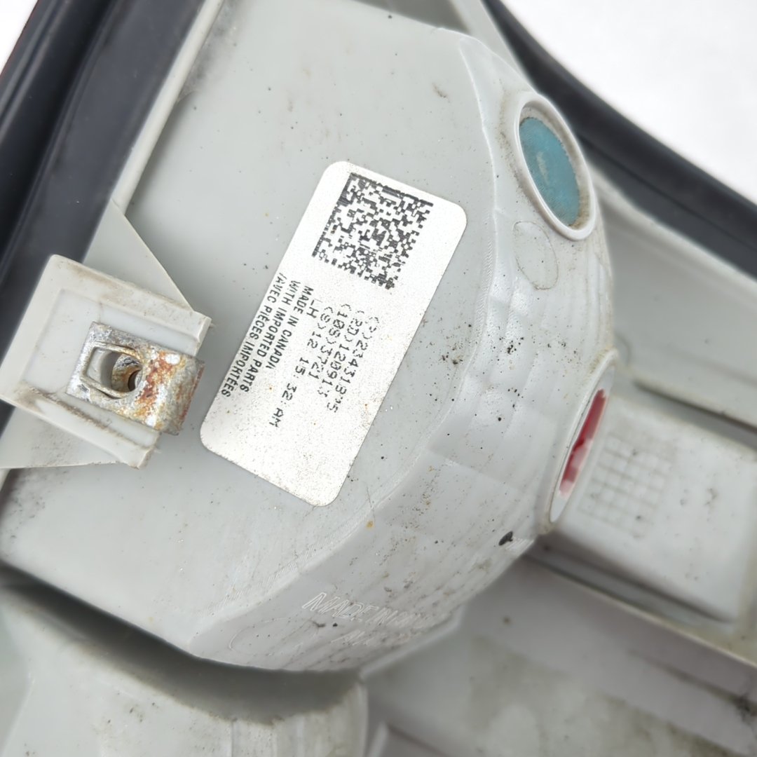 Damage 2014 2015 Chevrolet Silverado 1500 Left Driver Side Taillight Tail Lamp