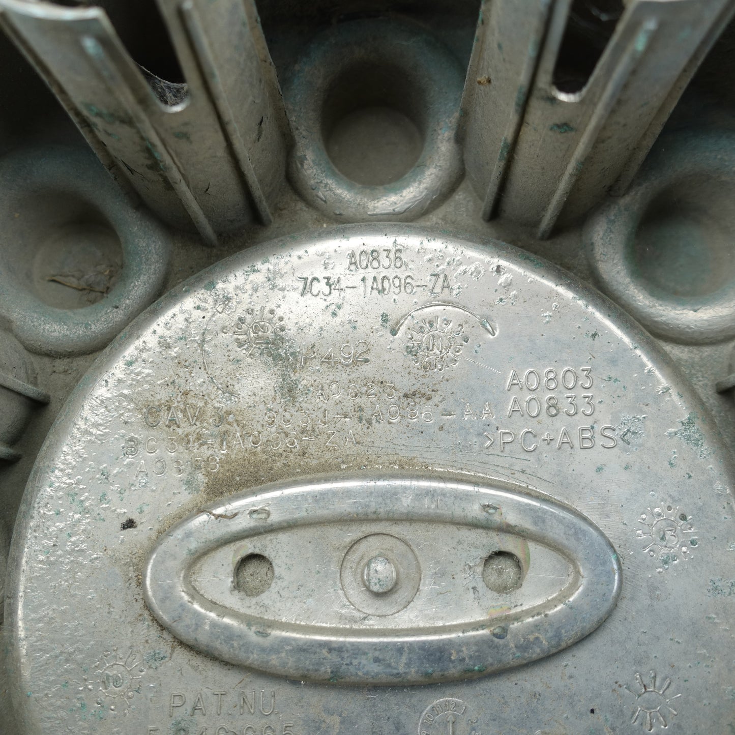 2011 2012 2013 2014 2015 2016 Ford F250 F350 Front Wheel Center Hub Cap Cover