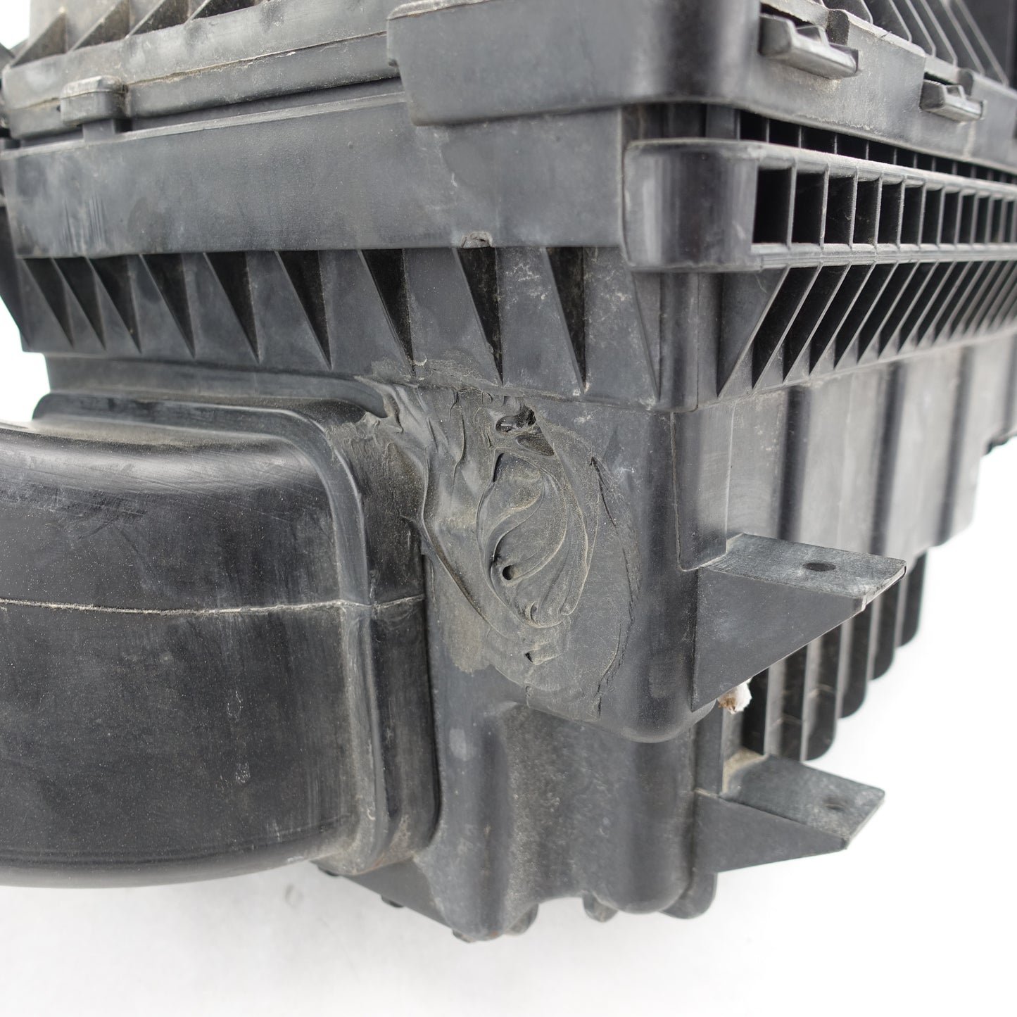 Damage 2003 2004 2005 Ram 2500 3500 5.9L Diesel Cummins Air Filter Cleaner Box