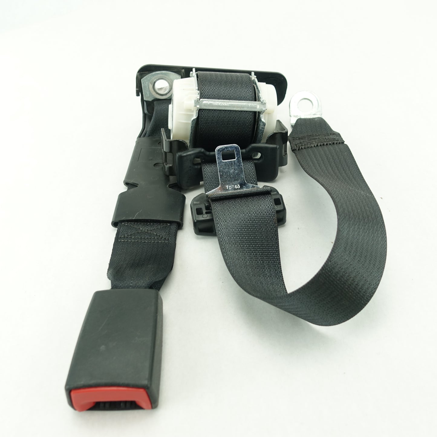 2013 2014 2015 2016 2017 Ram 1500 2500 3500 Crew Cab Rear Center Seat Belt Black