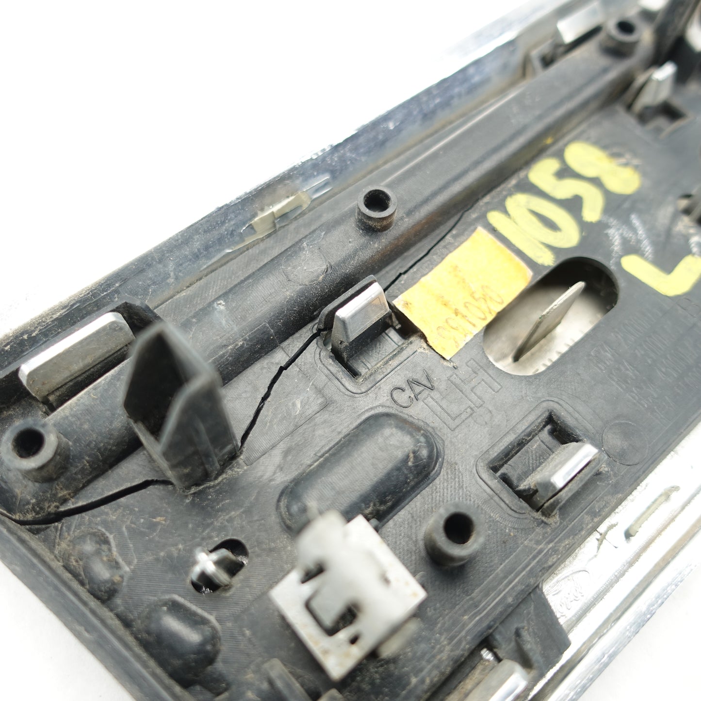 Damage 2011 2012 2013 2014 15 Ford F250 XLT Driver Left Fender Vent Emblem Logo