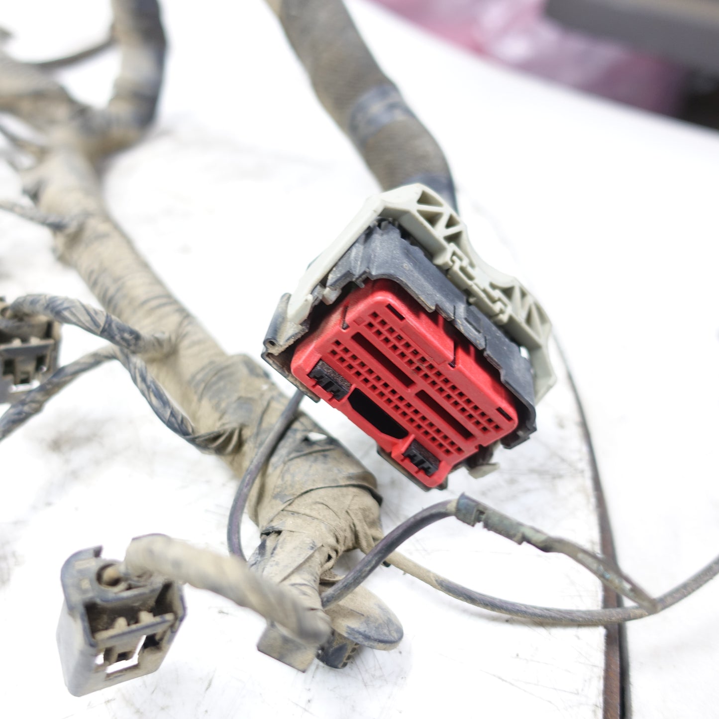 Damage 2009 Ford F550 6.8L V10 Engine Wire Harness