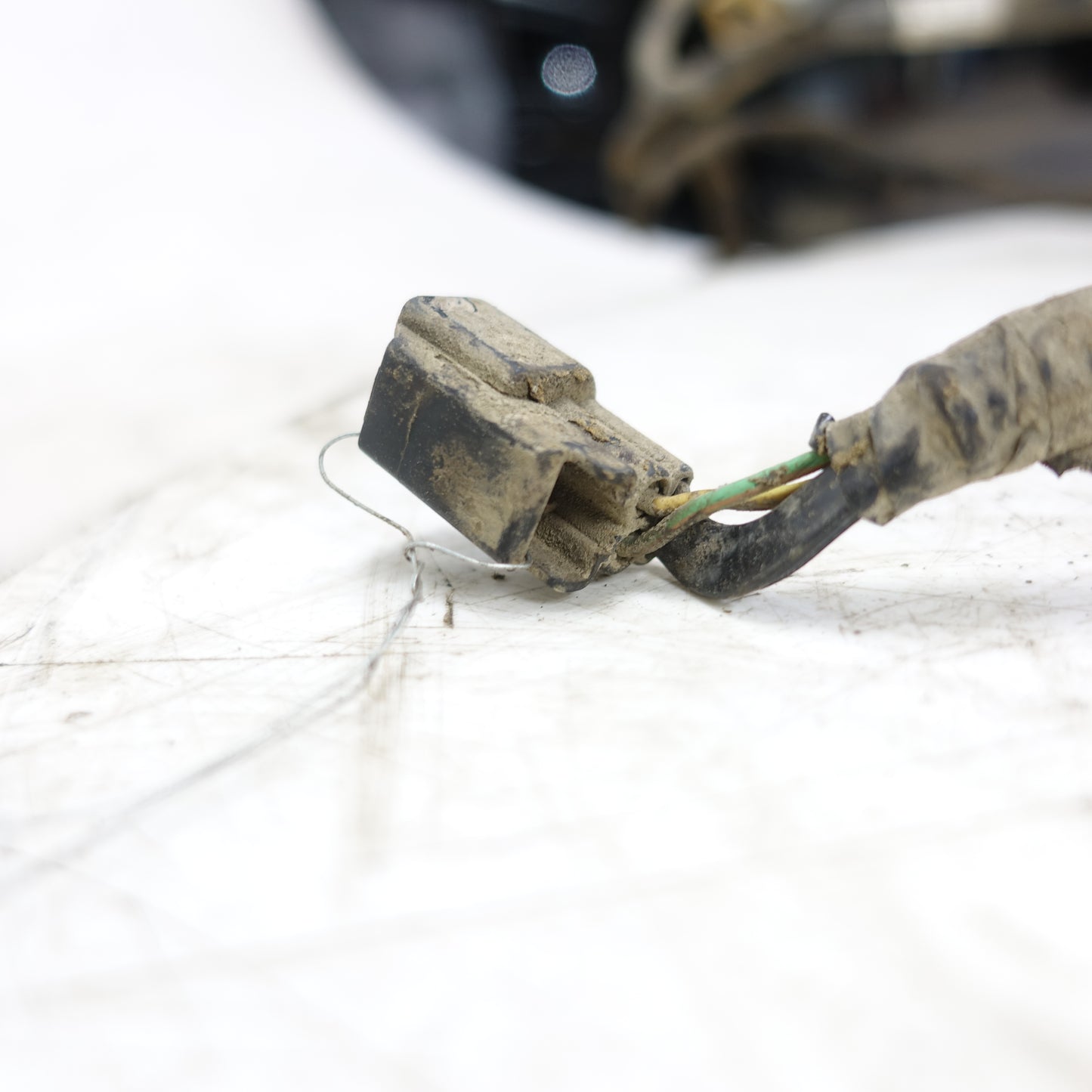 Damage 2009 Ford F550 6.8L V10 Engine Wire Harness