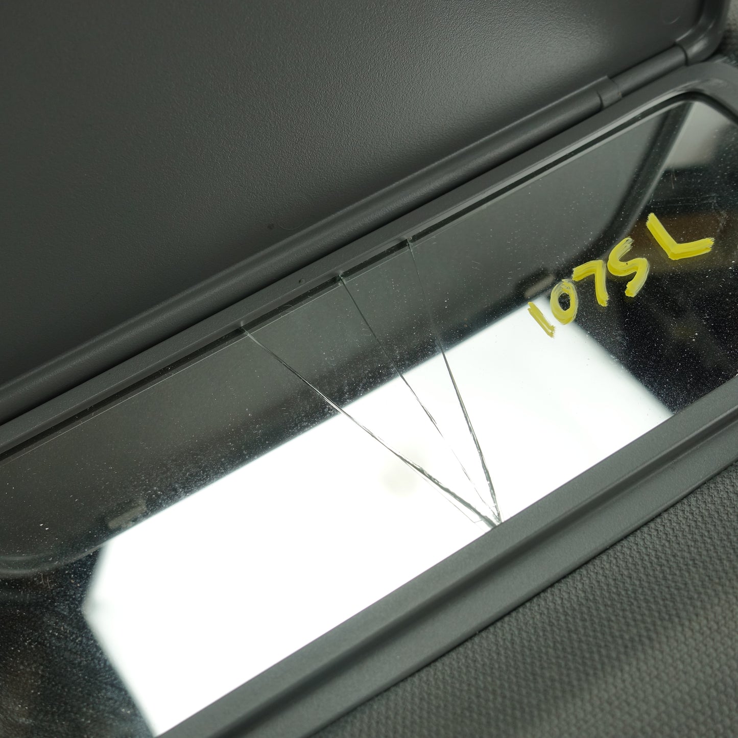 Damage 2019 2020 2021 2022 Silverado Sierra Driver Left Sunvisor Sun Visor