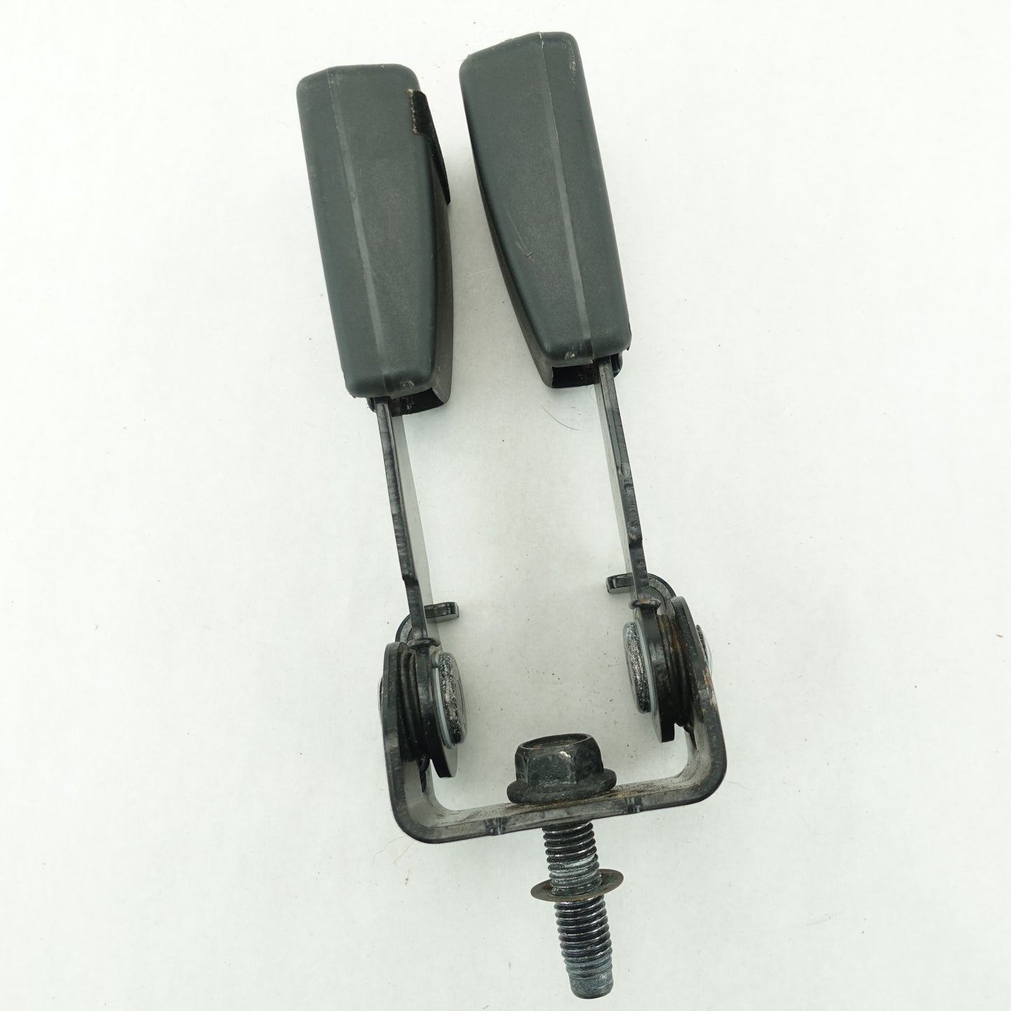 2019 2020 2021 2022 Silverado Sierra Rear Right Seat Belt Buckle