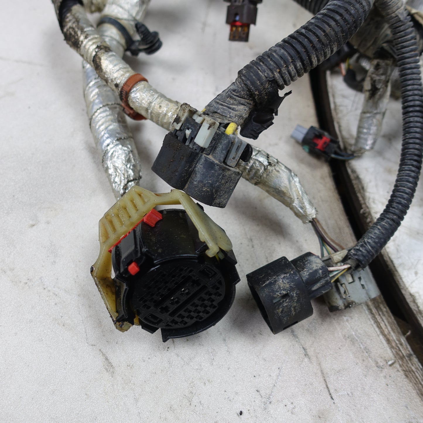 Damage 2019 Silverado Sierra 5.3L Engine Wire Harness Loom