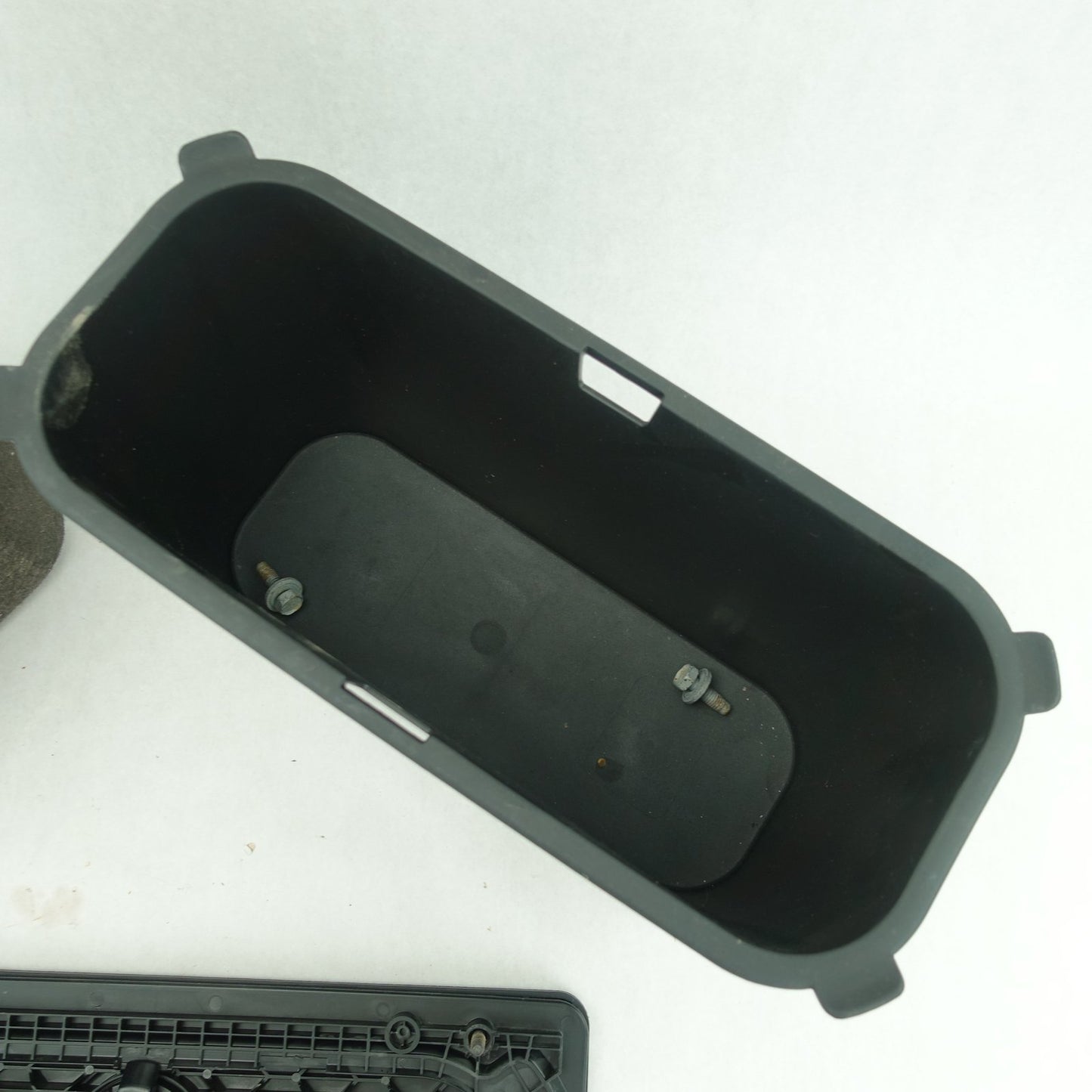 2018 2019 2020 2021 2022 2023 2024 Ram 2500 3500 Floor Storage Bin Assembly Rear