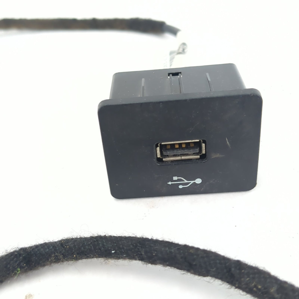 Damage 2017 2018 2019 2020 2021 Ford F250 F350 USB Dash Port Plug Trim Bezel
