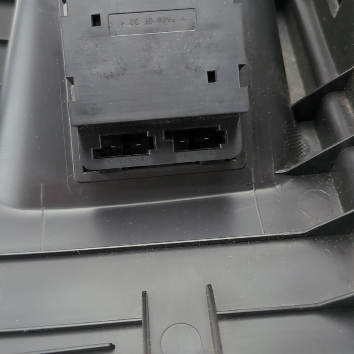 2014 2015 2016 17 Silverado Sierra Center Console Compartment Power Outlet Panel