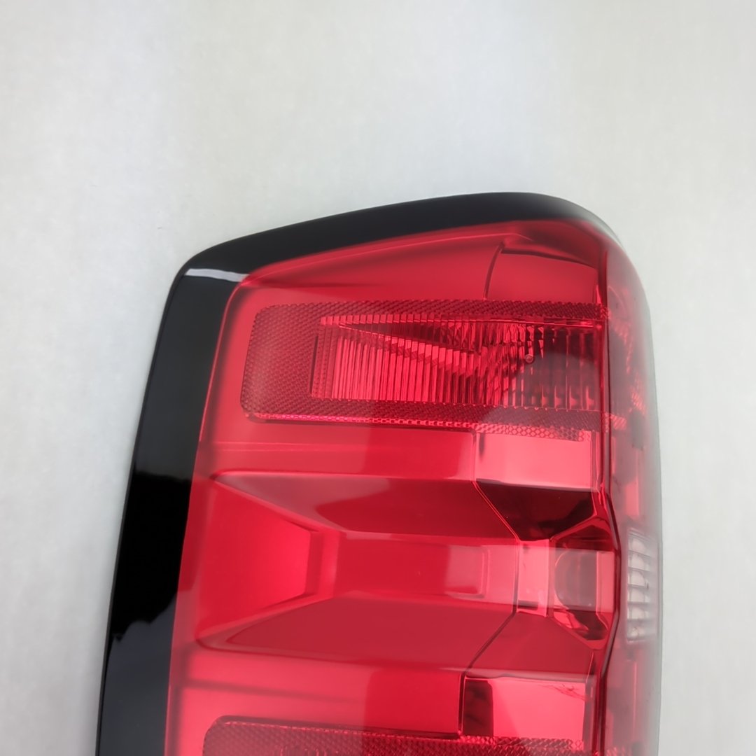 Damage 2014 2015 Chevrolet Silverado 1500 Left Driver Side Taillight Tail Lamp