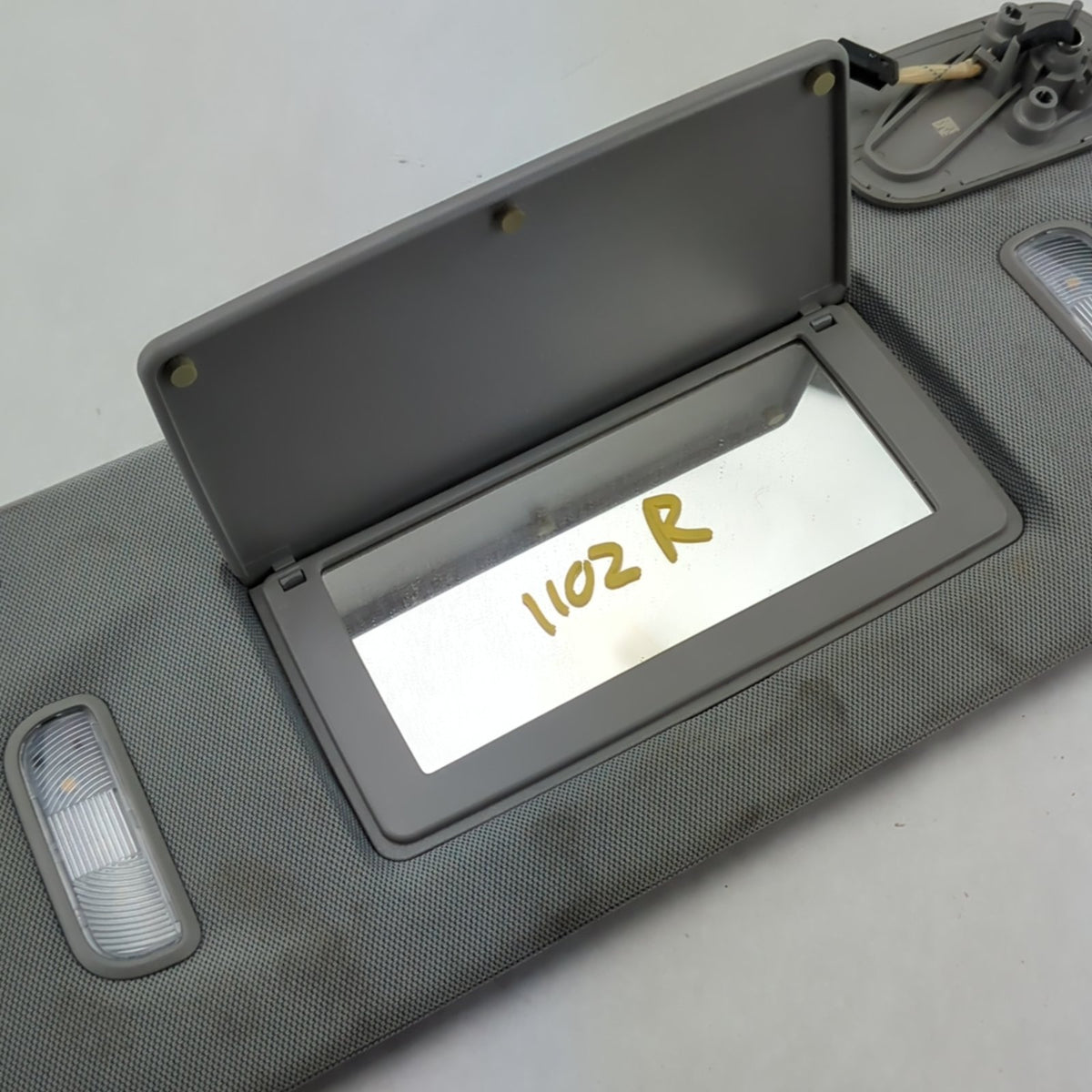 2014 2015 2016 Silverado Sierra Right Passenger Sun Visor Sunvisor Illuminated