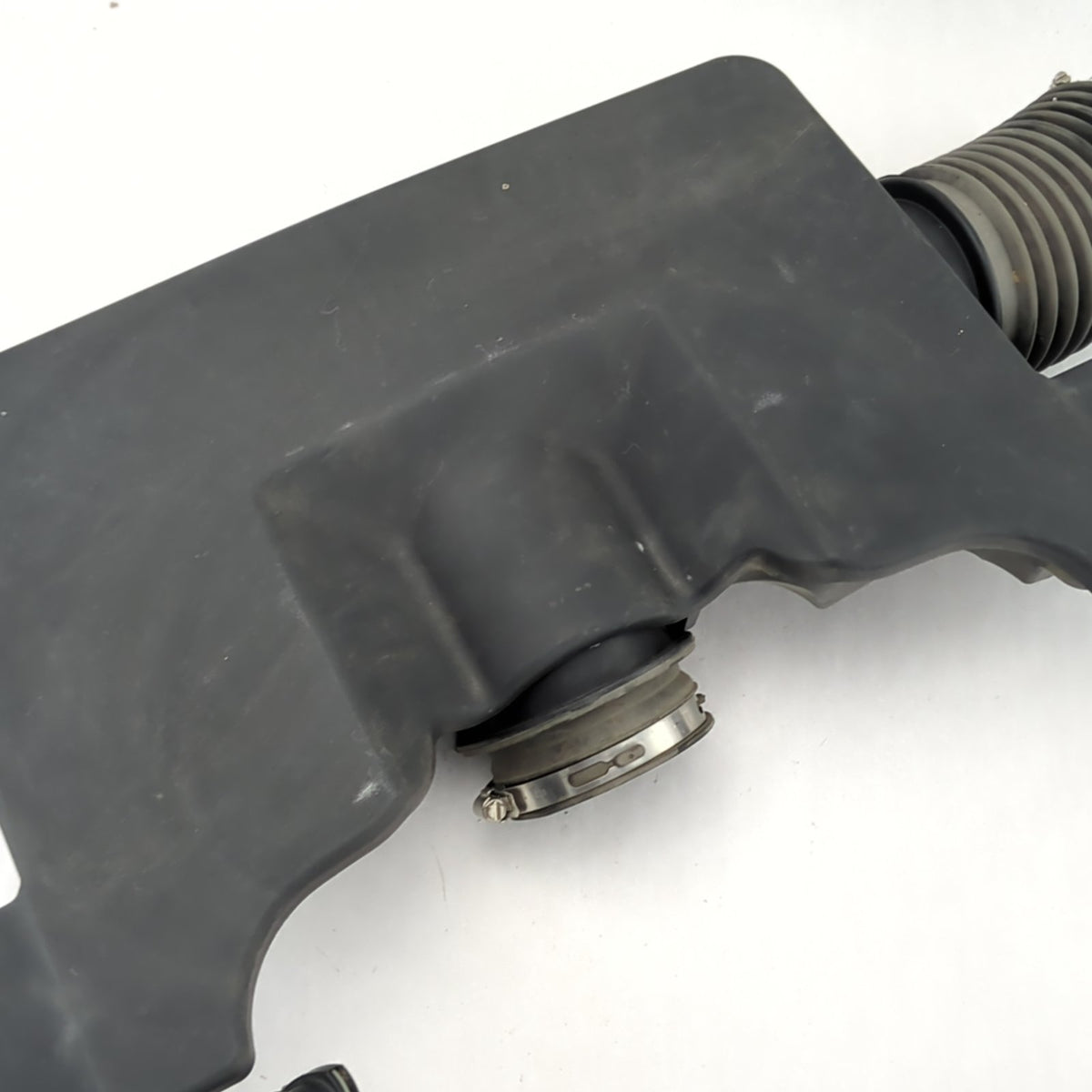 2015 2017 2018 2019 2020 Chevy Silverado Sierra Air Cleaner Box Intake Hose