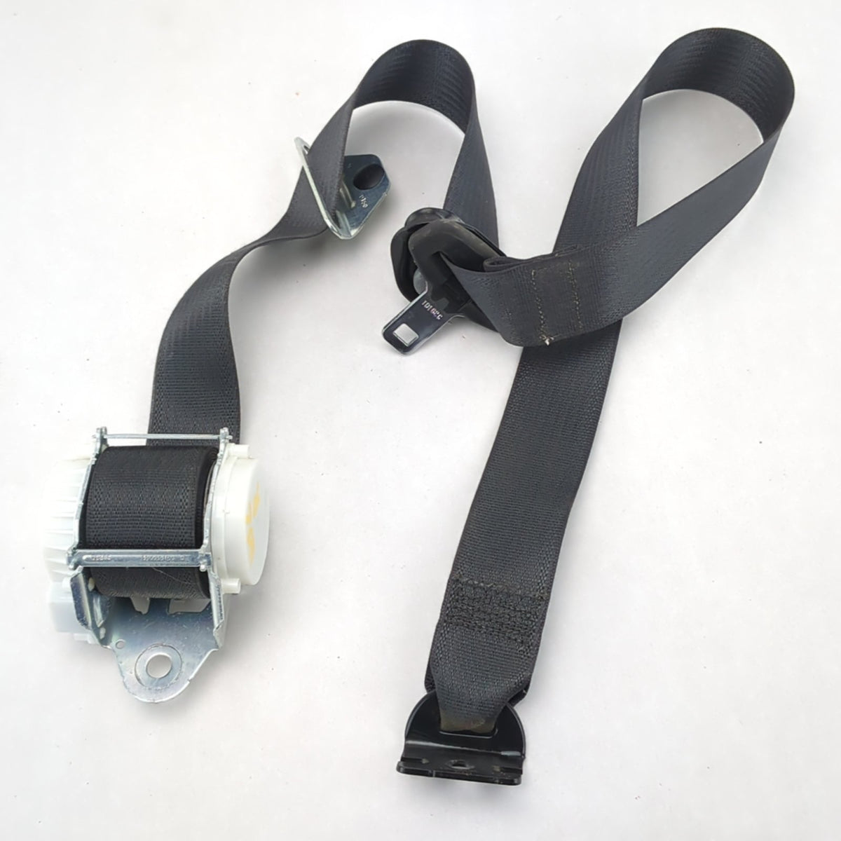 15 2016 2017 2018 Silverado Sierra Crew Cab Rear Right Seat Belt Retractor Black