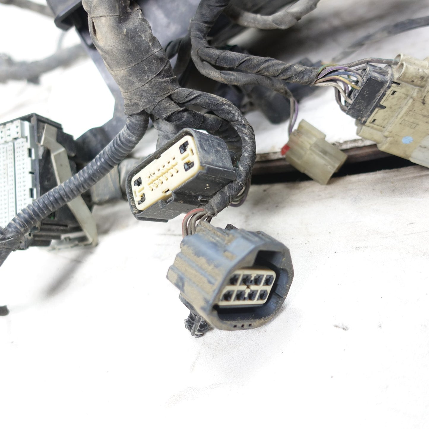 Damage 2015 2016 Ford F150 3.5L Engine Fuse Box Bay Wire Harness Loom