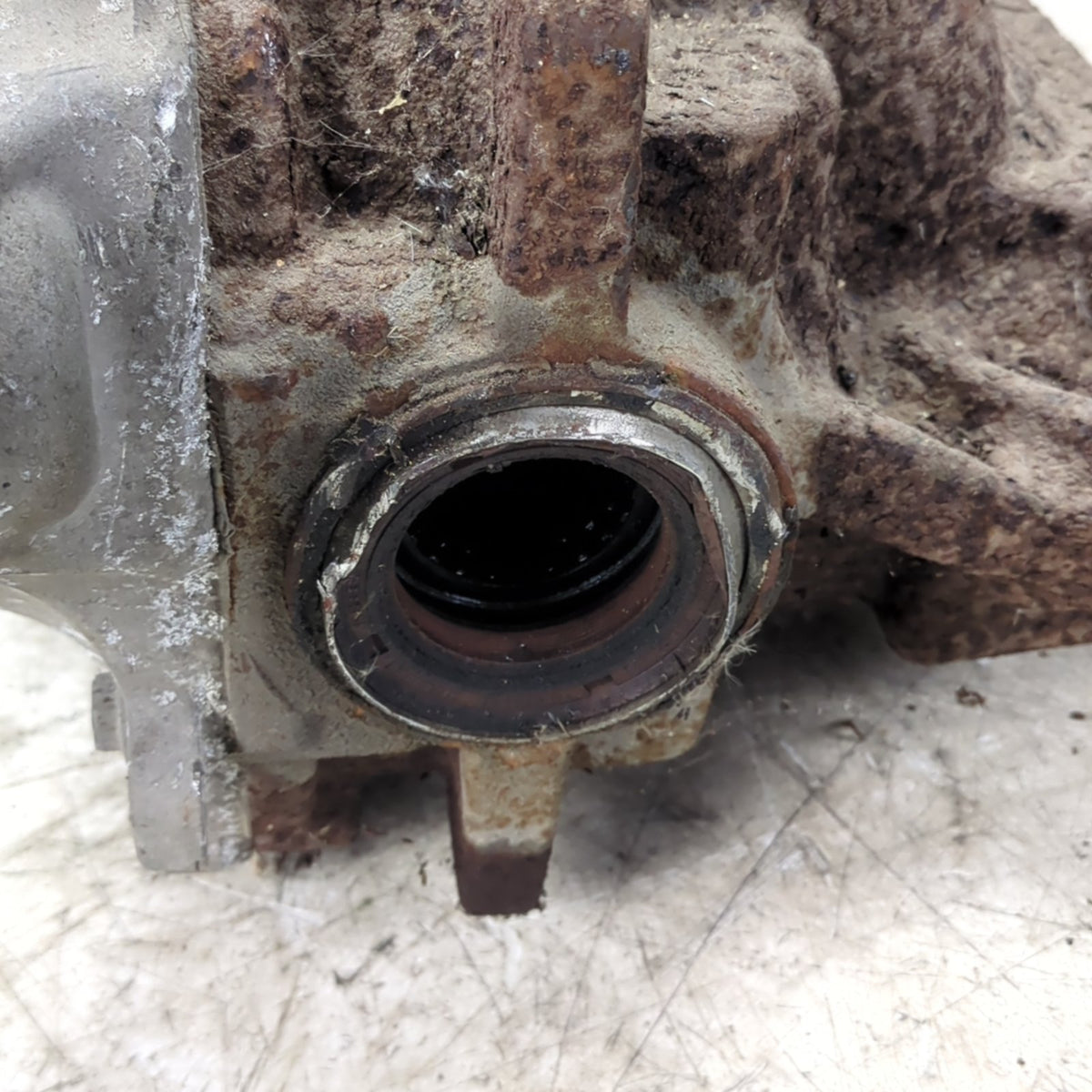 2021 2022 2023 Ford Mustang 2.3L Rear Differential Carrier Assembly 3.31 Ratio