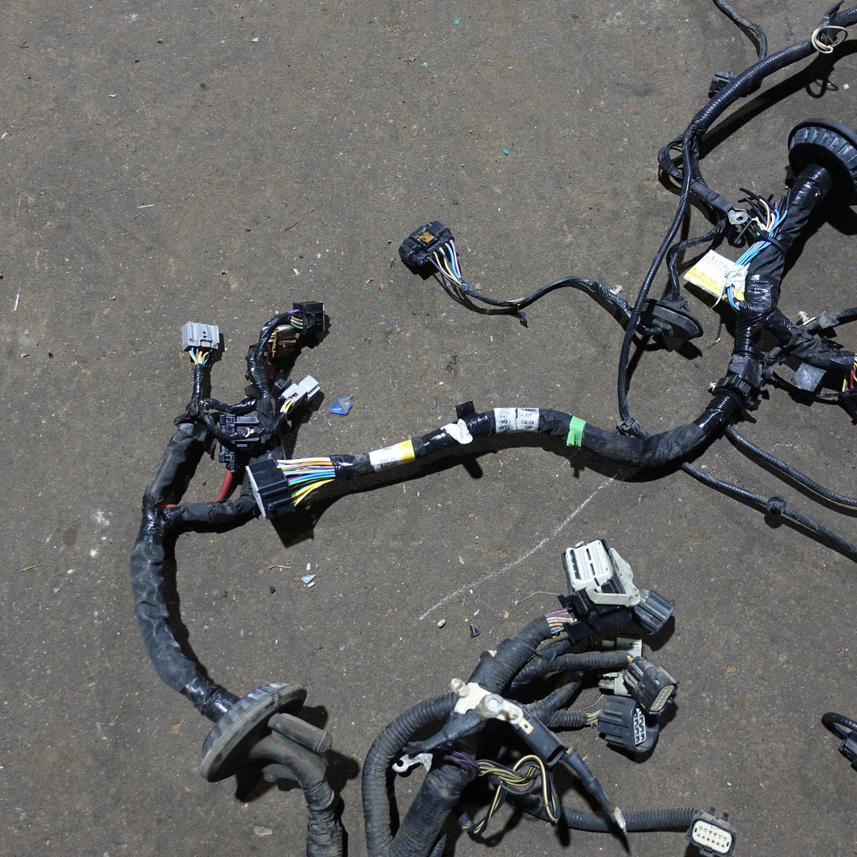 2015-2016 Ford F250 F350 6.7L Engine Fuse Box Bay Wire Harness Loom - photo 4