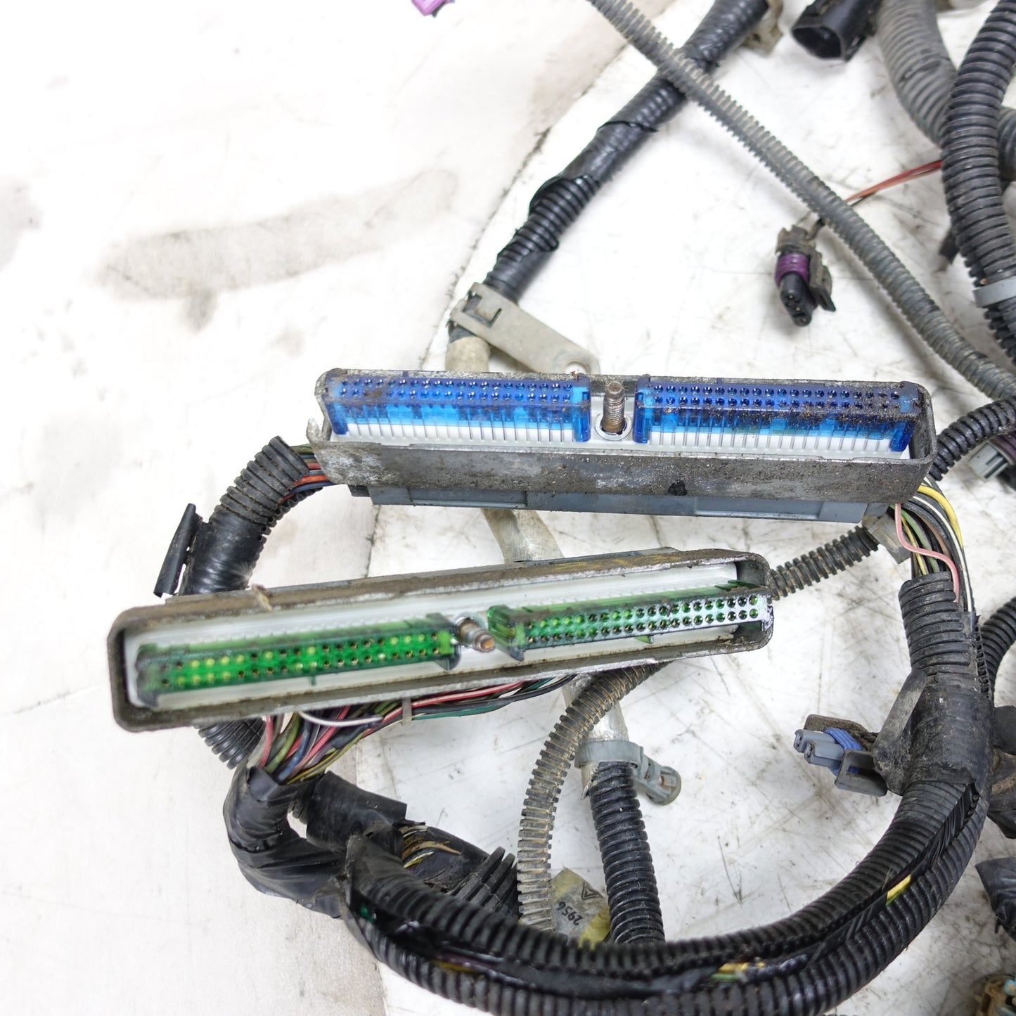 2005 2006 Cadillac Escalade ESV EXT Engine Wiring Harness Wire Loom Assembly