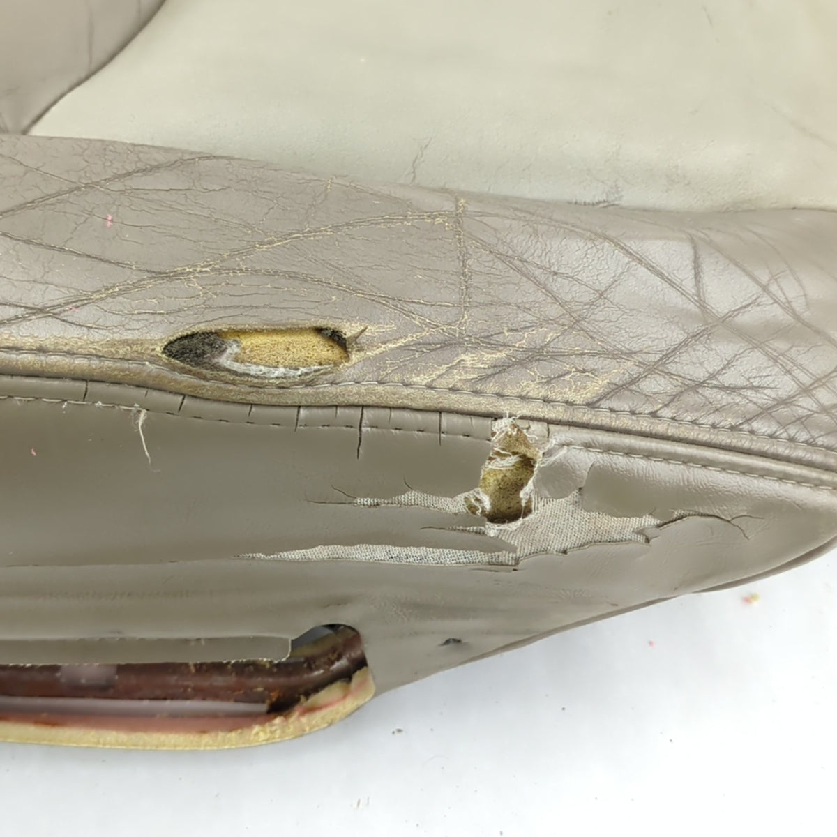 Damage 2004 2005 06 Yukon Suburban Left Driver Seat Bottom Cushion Leather Tan