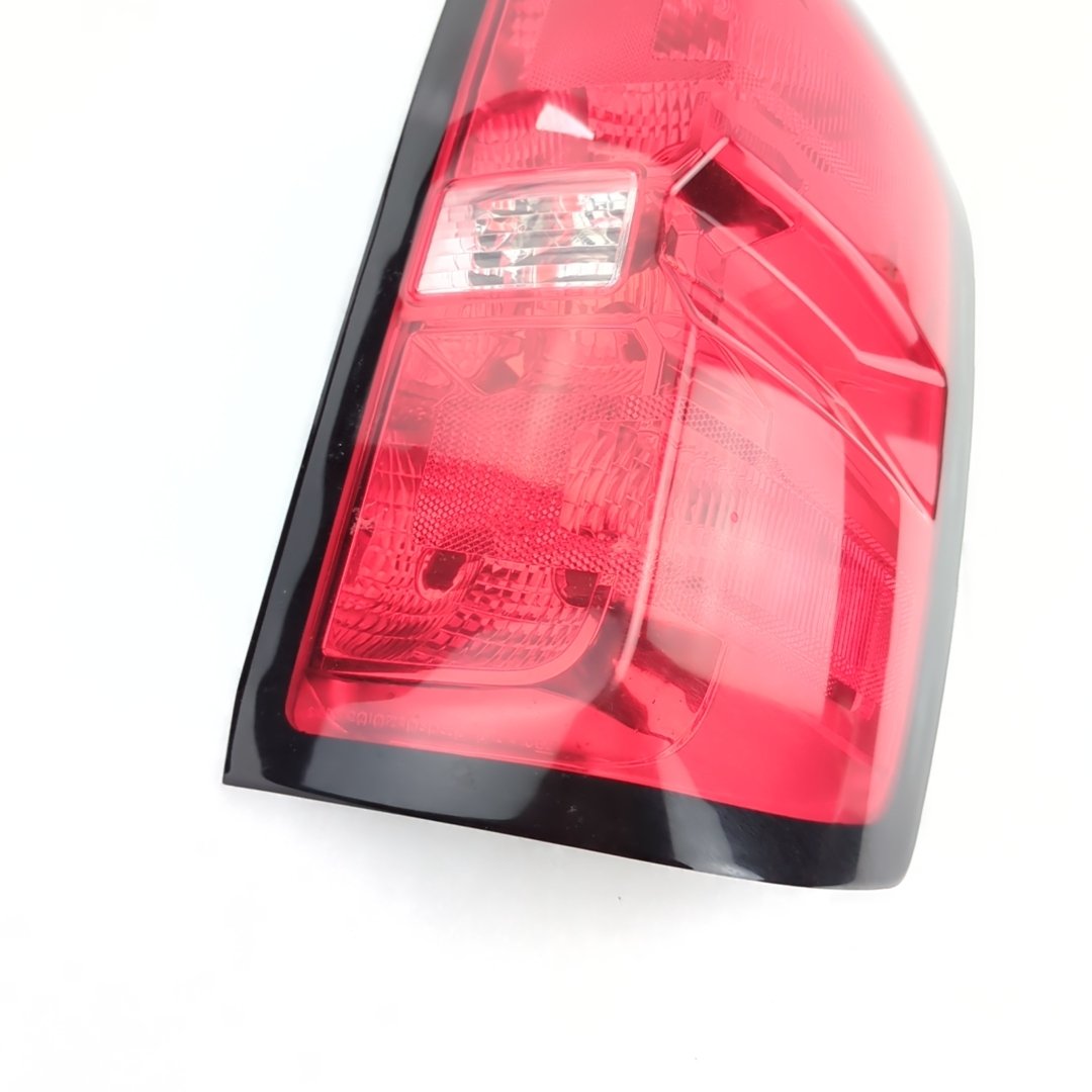 Damage 2014 2015 Silverado 1500 Taillight Tail Light Lamp Right RH Passenger