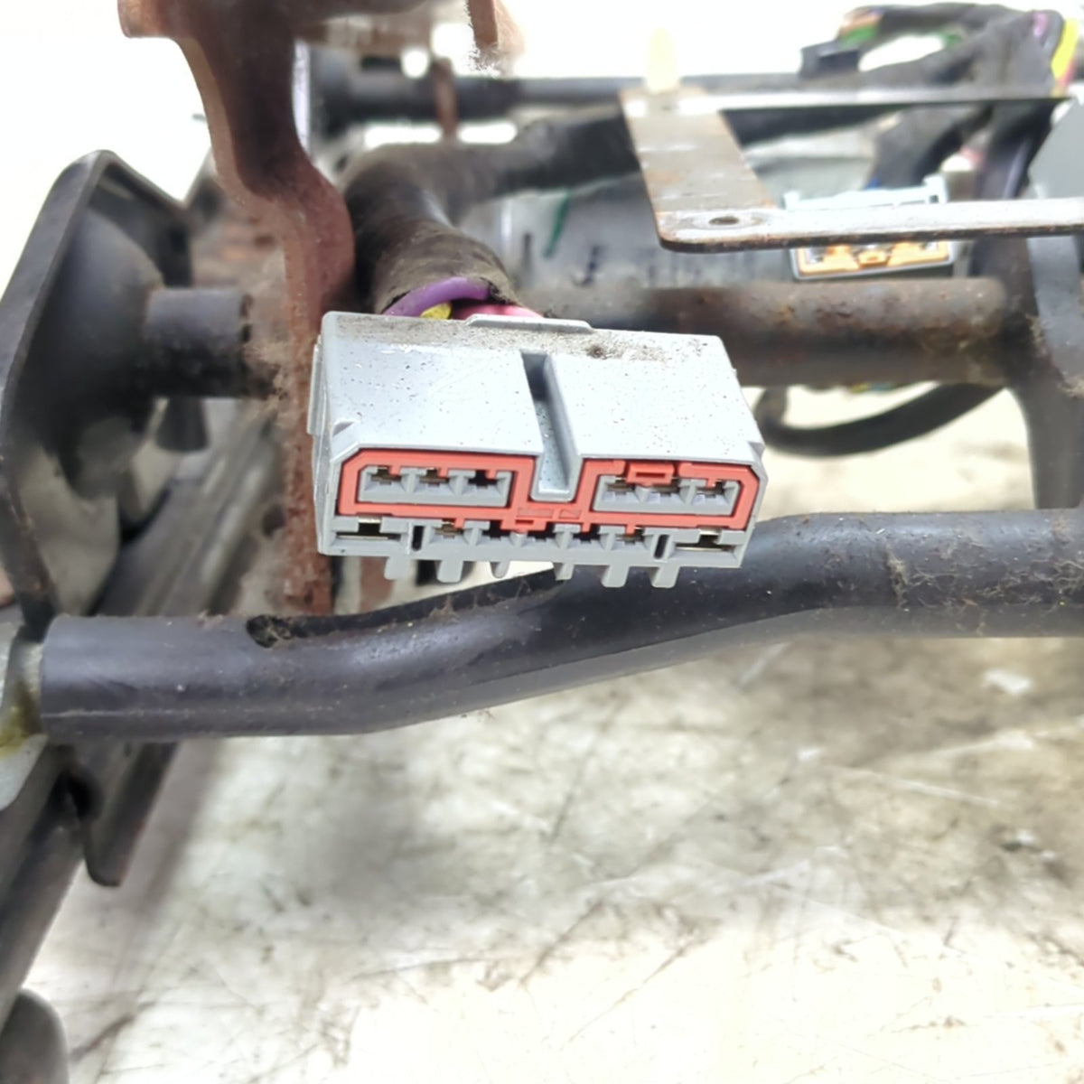 2003 2004 2005 06 GMC Yukon Front Driver Left Electric Power Seat Track Base