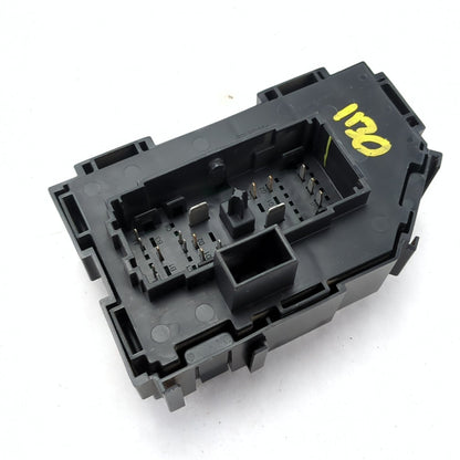 2008 2009 2010 2011 2012 2013 Sierra Silverado 2500 3500 Cabin Fuse Junction Box