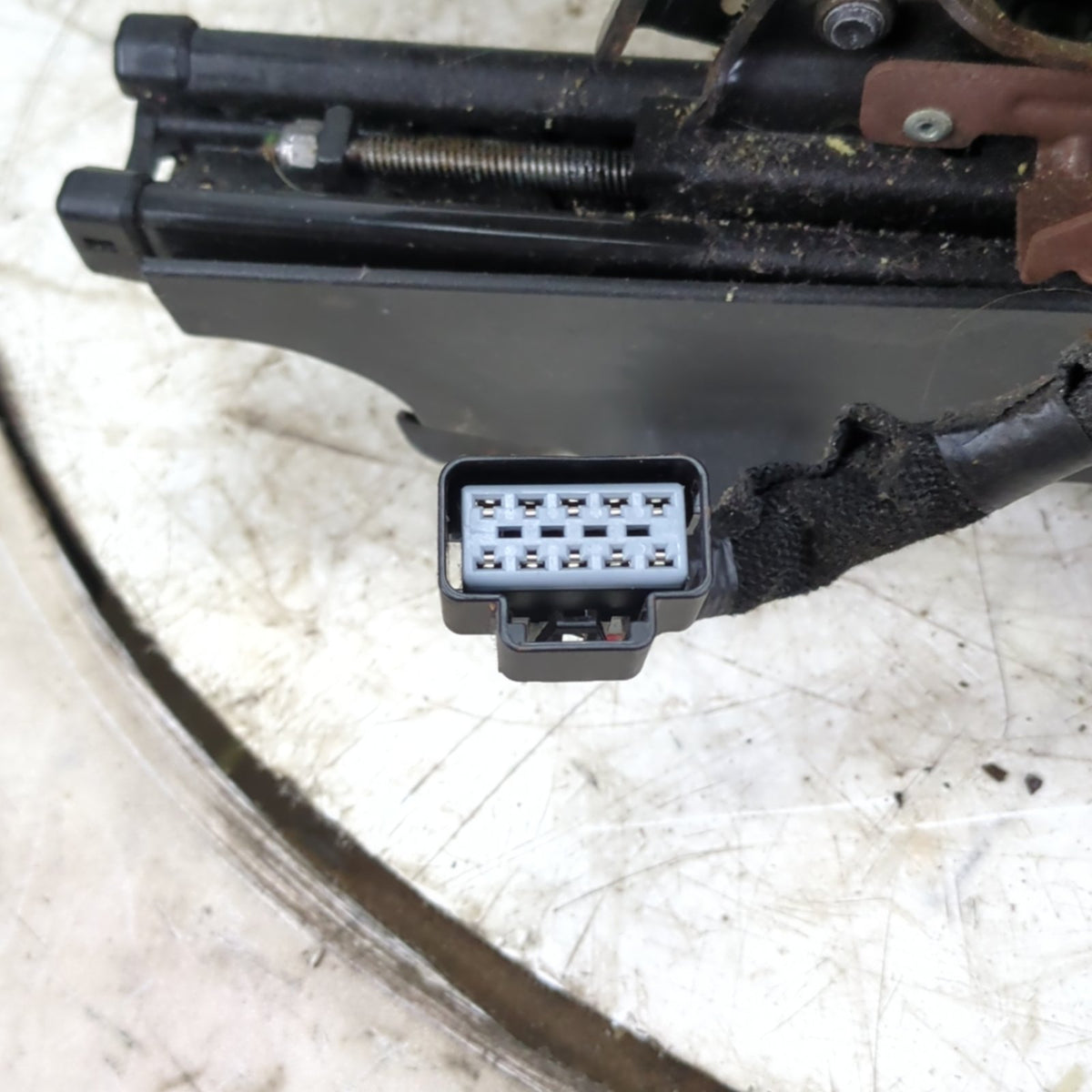 2010 2011 Chevrolet Equinox Left Driver Side Electric Seat Track Frame Base Rail
