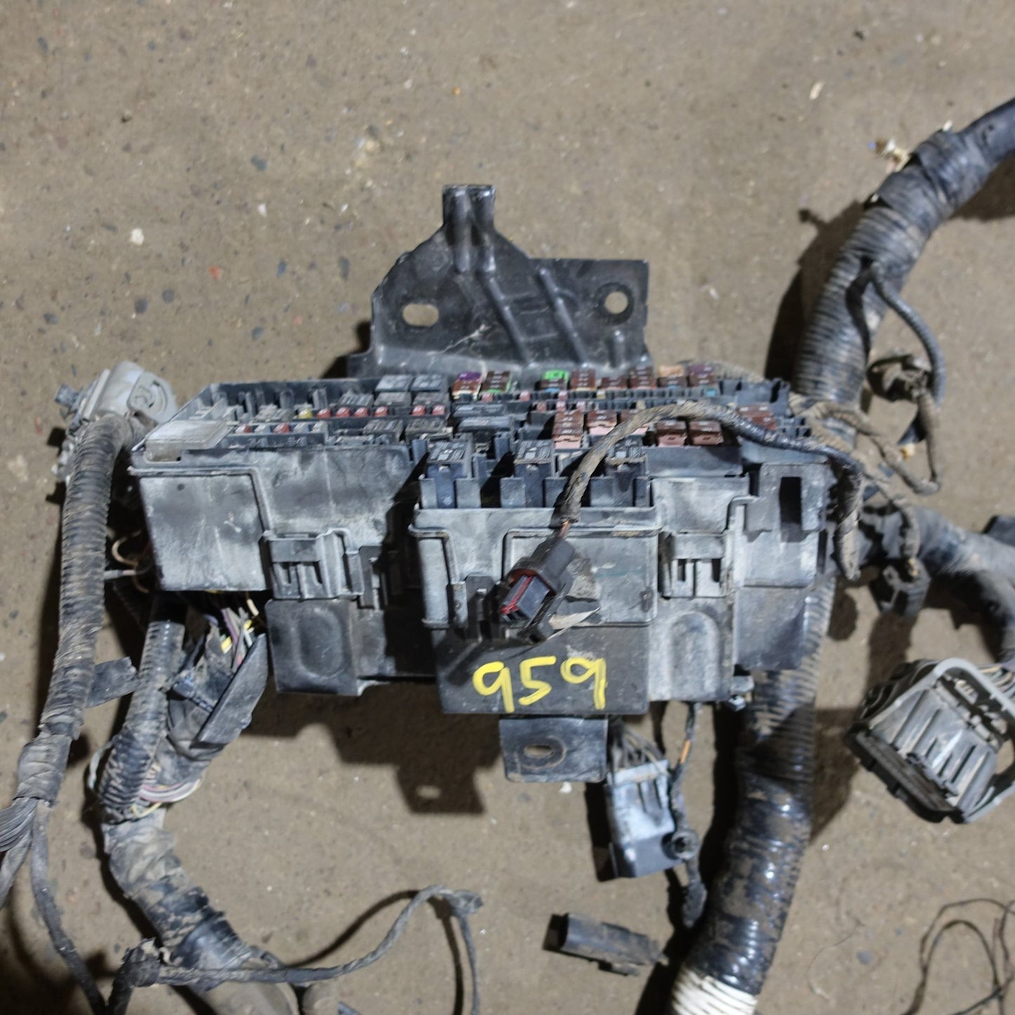 Damage 2013 2014 Ford F250 F350 6.7L Engine Fuse Box Bay Wire Harness Loom
