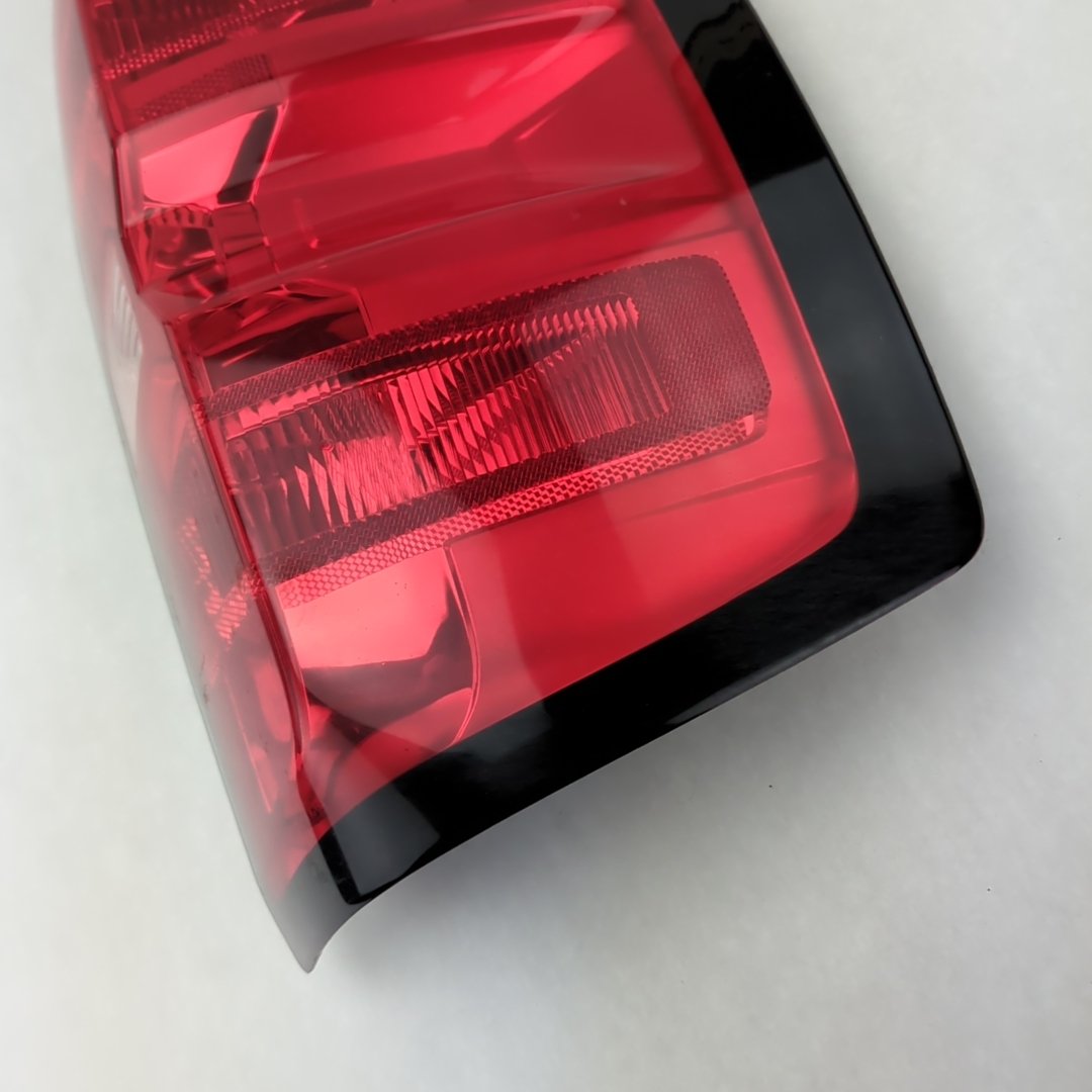 Damage 2014 2015 Silverado 1500 Taillight Tail Light Lamp Right RH Passenger
