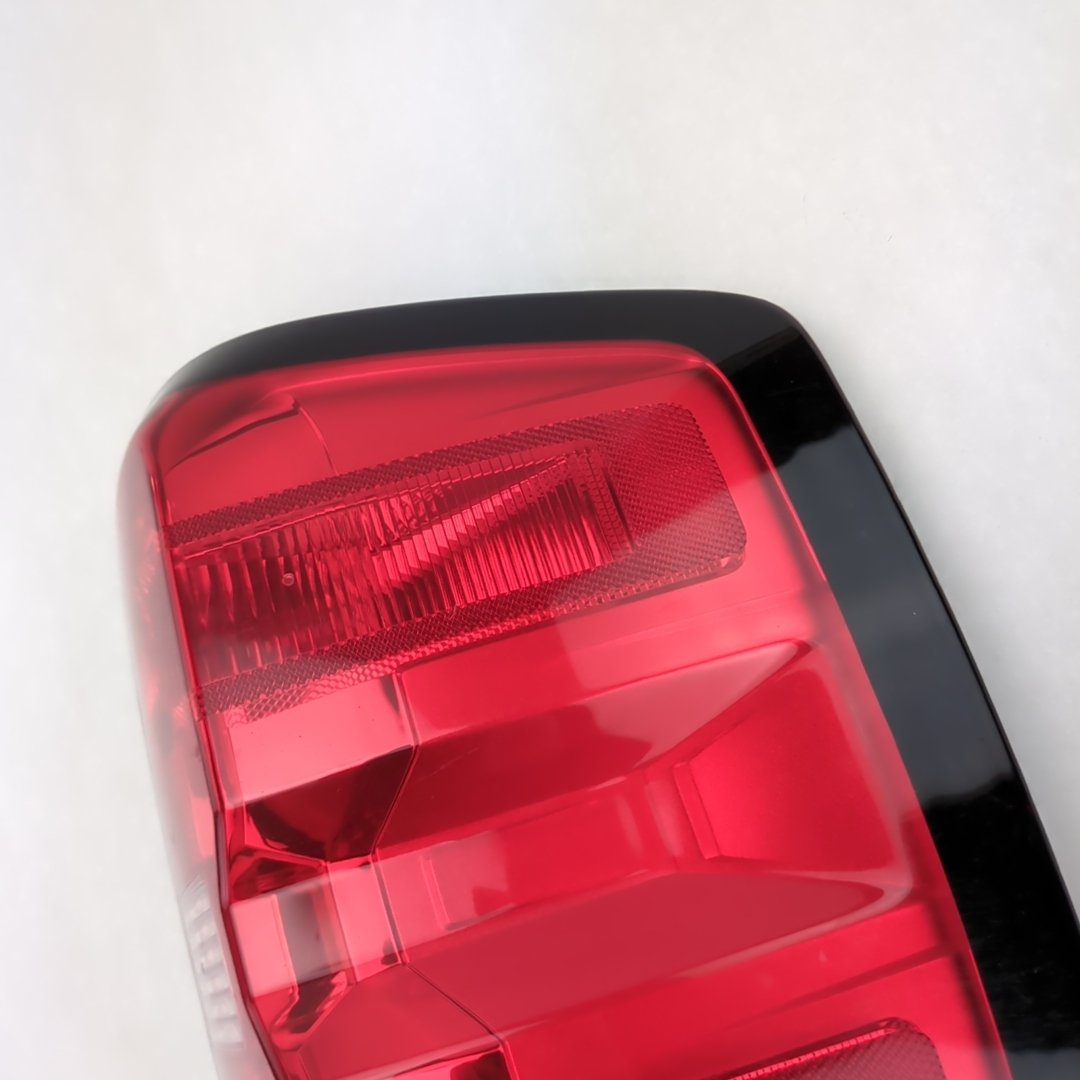 Damage 2014 2015 Silverado 1500 Taillight Tail Light Lamp Right RH Passenger
