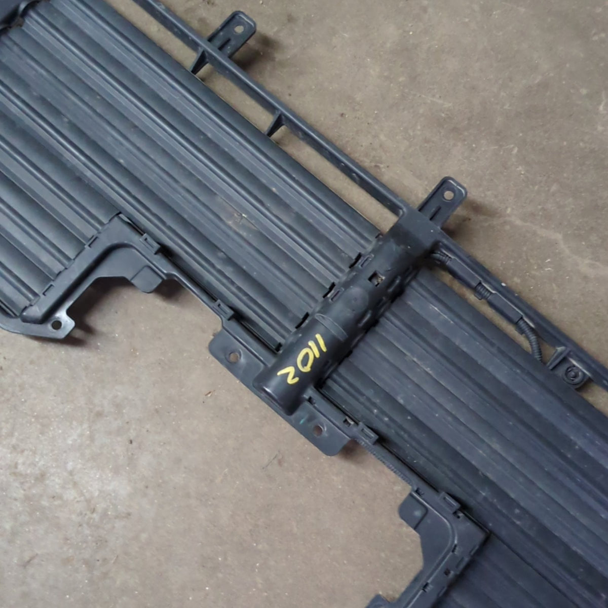2017 2018 2019 Silverado Sierra Front Radiator Grille Shutter
