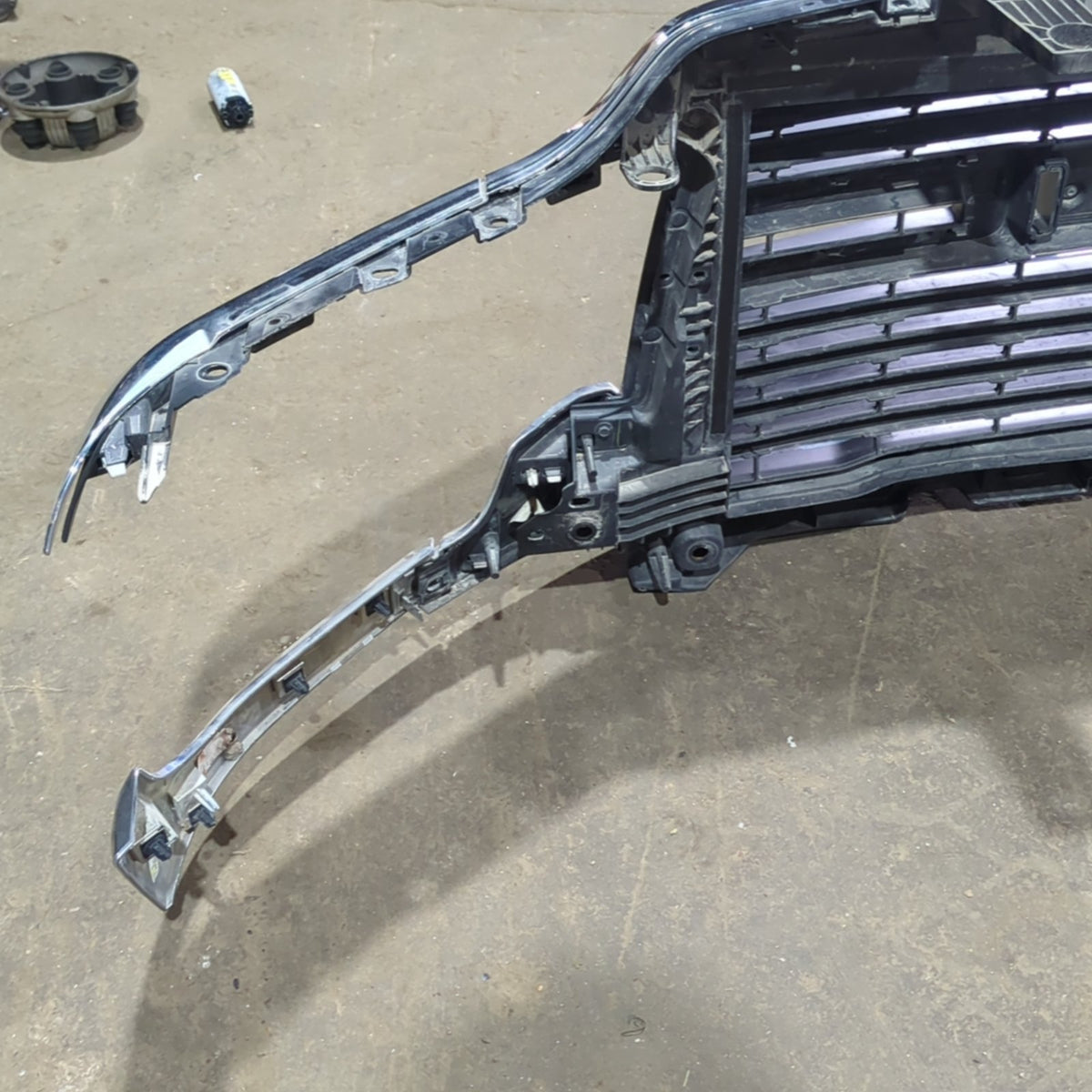 2019 2020 2021 2022 2023 2024 Ram 2500 3500 Front Upper Grille Chrome OEM