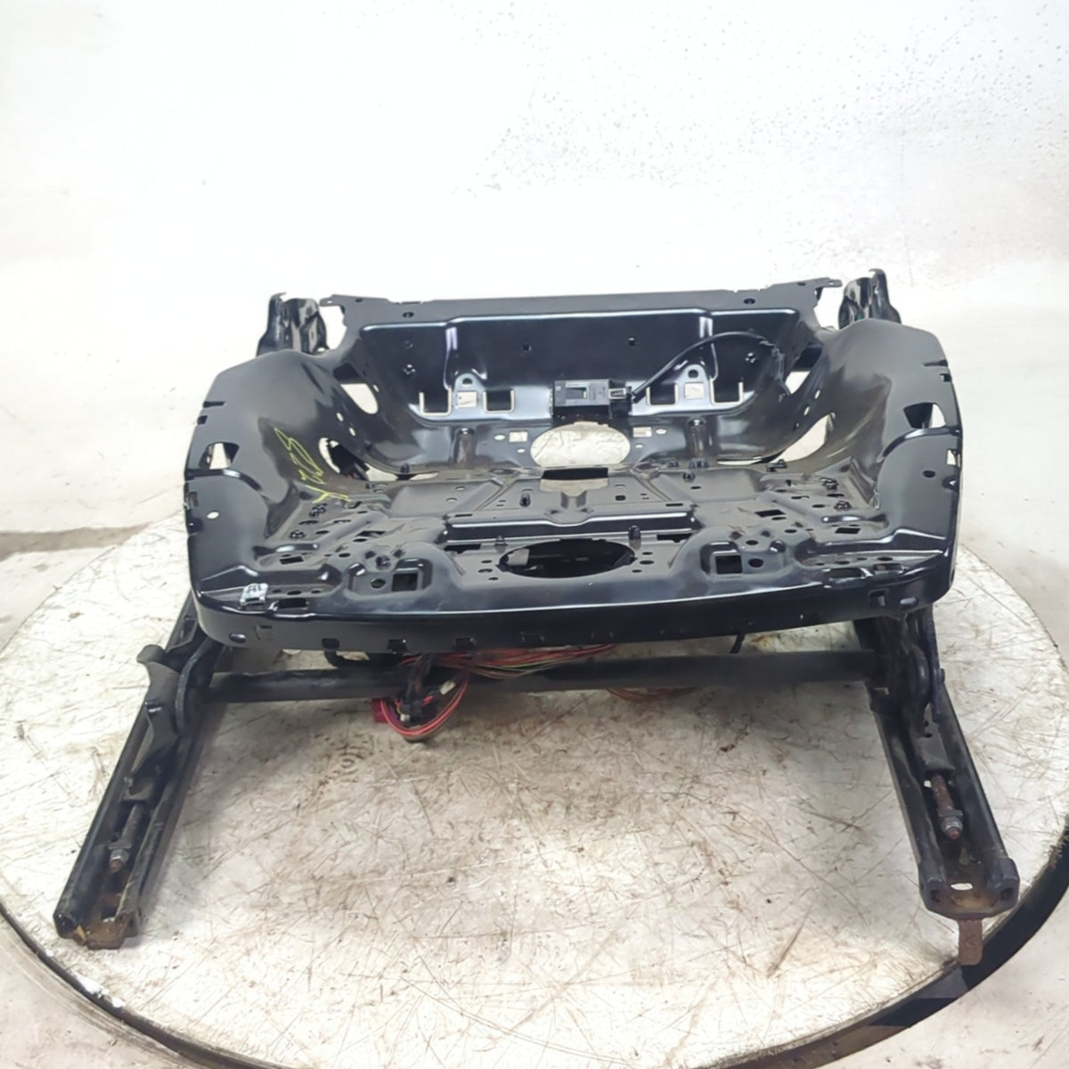 2009 2010 2011 2012 Audi Q5 Right Front Power Seat Frame Track Base