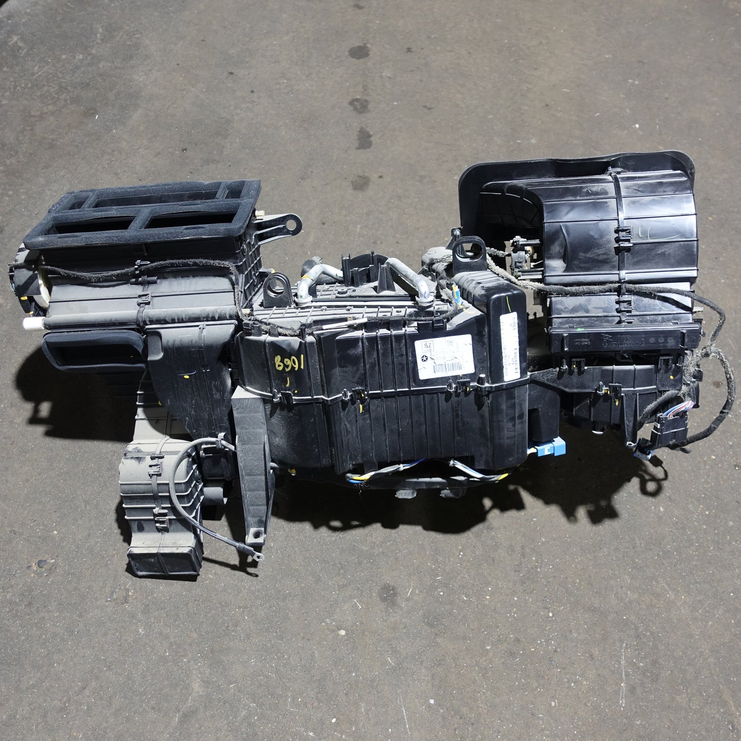 2019 2020 2021 2022 Ram 2500 3500 HVAC Heater Evaporator Core Blower Housing Box