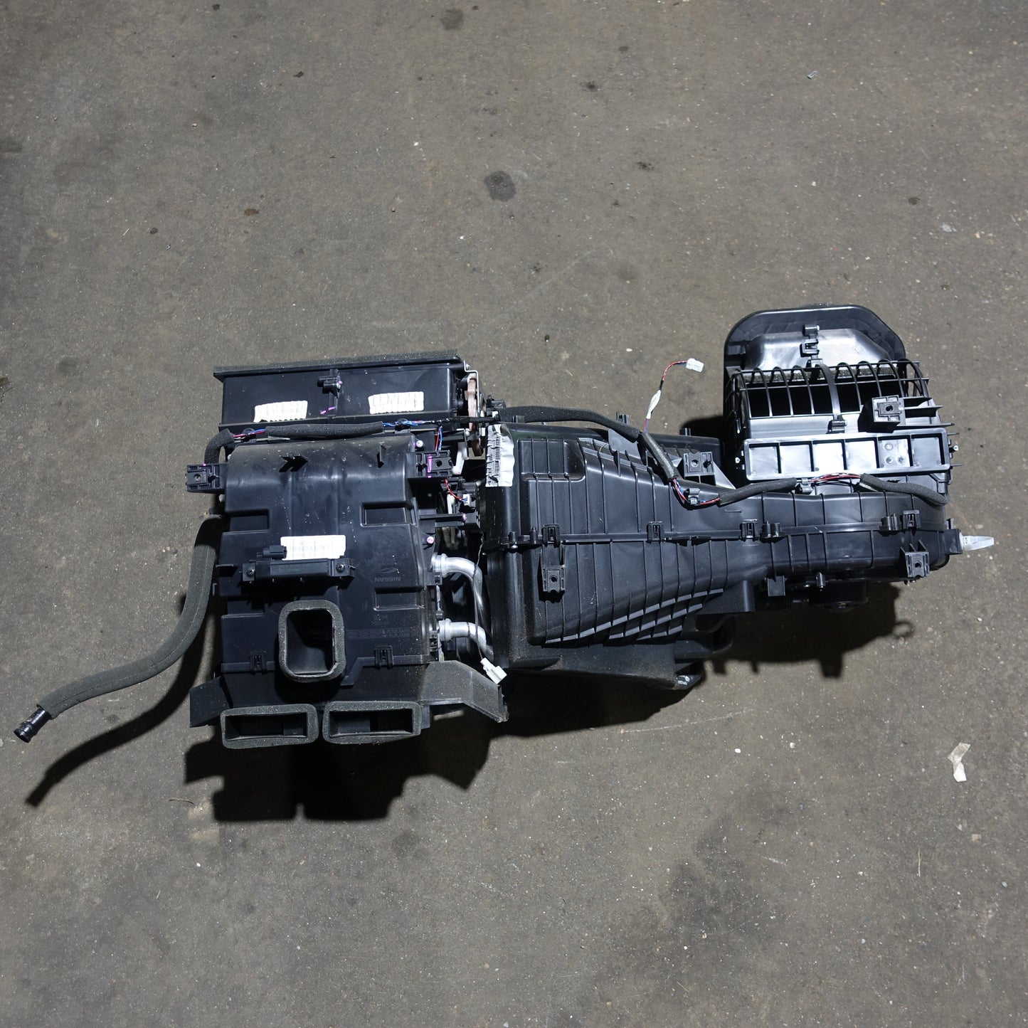 2016 2017 2018 19 Nissan TITAN XD HVAC Heater Evaporator Core Blower Housing Box