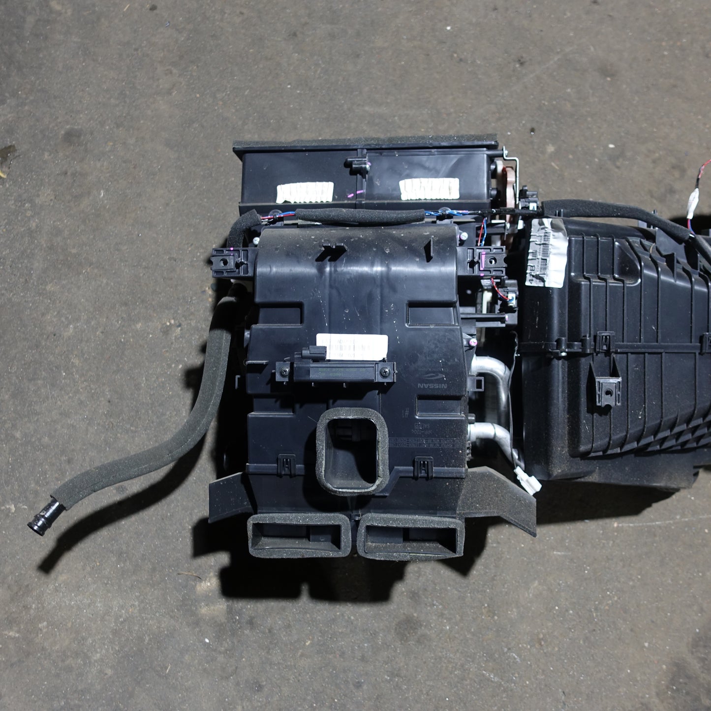 2016 2017 2018 19 Nissan TITAN XD HVAC Heater Evaporator Core Blower Housing Box