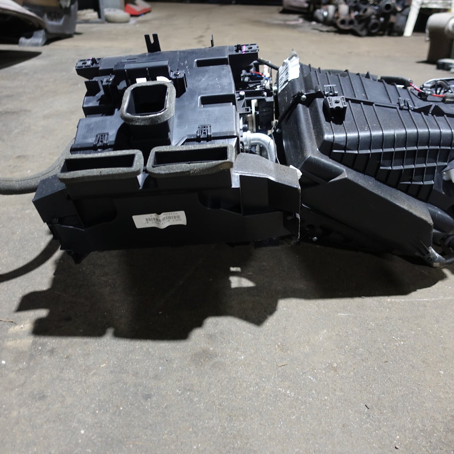 2016 2017 2018 19 Nissan TITAN XD HVAC Heater Evaporator Core Blower Housing Box