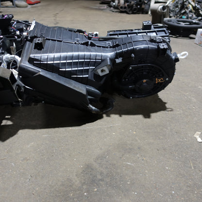 2016 2017 2018 19 Nissan TITAN XD HVAC Heater Evaporator Core Blower Housing Box