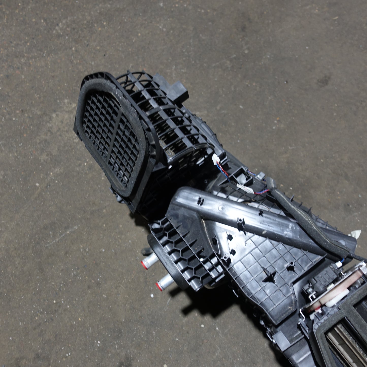 2016 2017 2018 19 Nissan TITAN XD HVAC Heater Evaporator Core Blower Housing Box