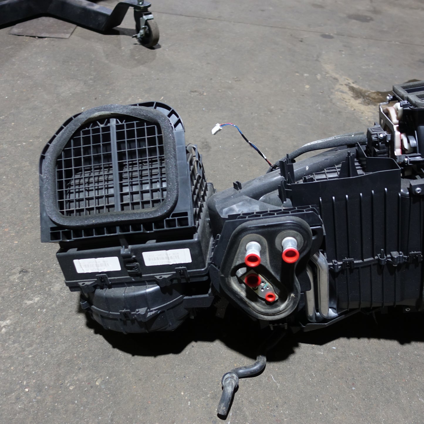 2016 2017 2018 19 Nissan TITAN XD HVAC Heater Evaporator Core Blower Housing Box