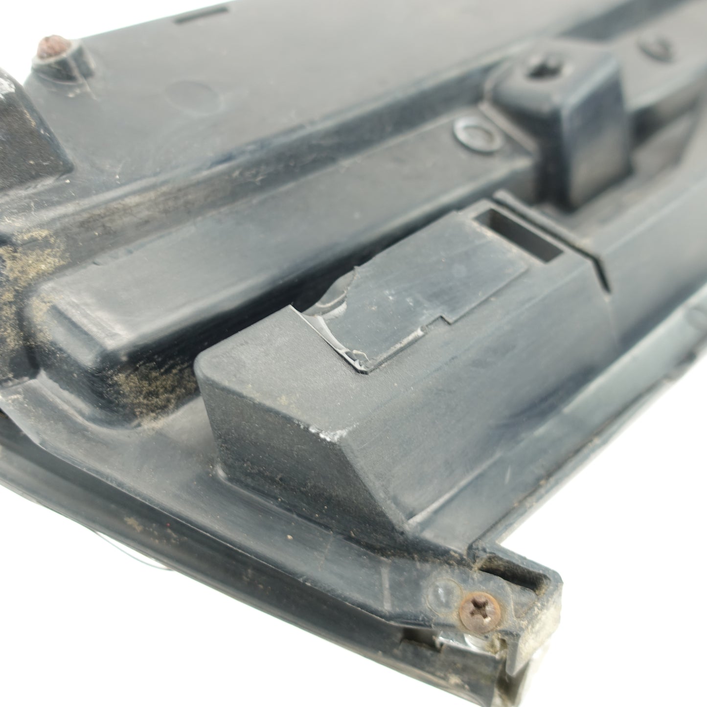 Damage 2008 2009 2010 Saturn Vue Upper Hood Grille Grill