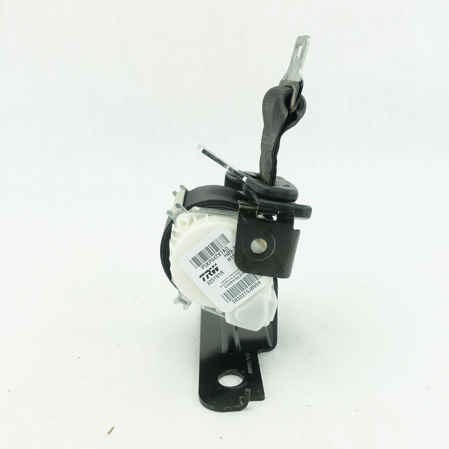 2015 2016 2017 2018 2019 2020 Ram 3500 Regular Cab Front Center Seat Belt Black