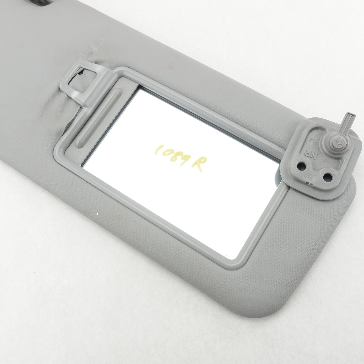 Damage 2016 2017 2018 Hyundai Tucson Passenger Right Sunvisor Sun Visor Gray