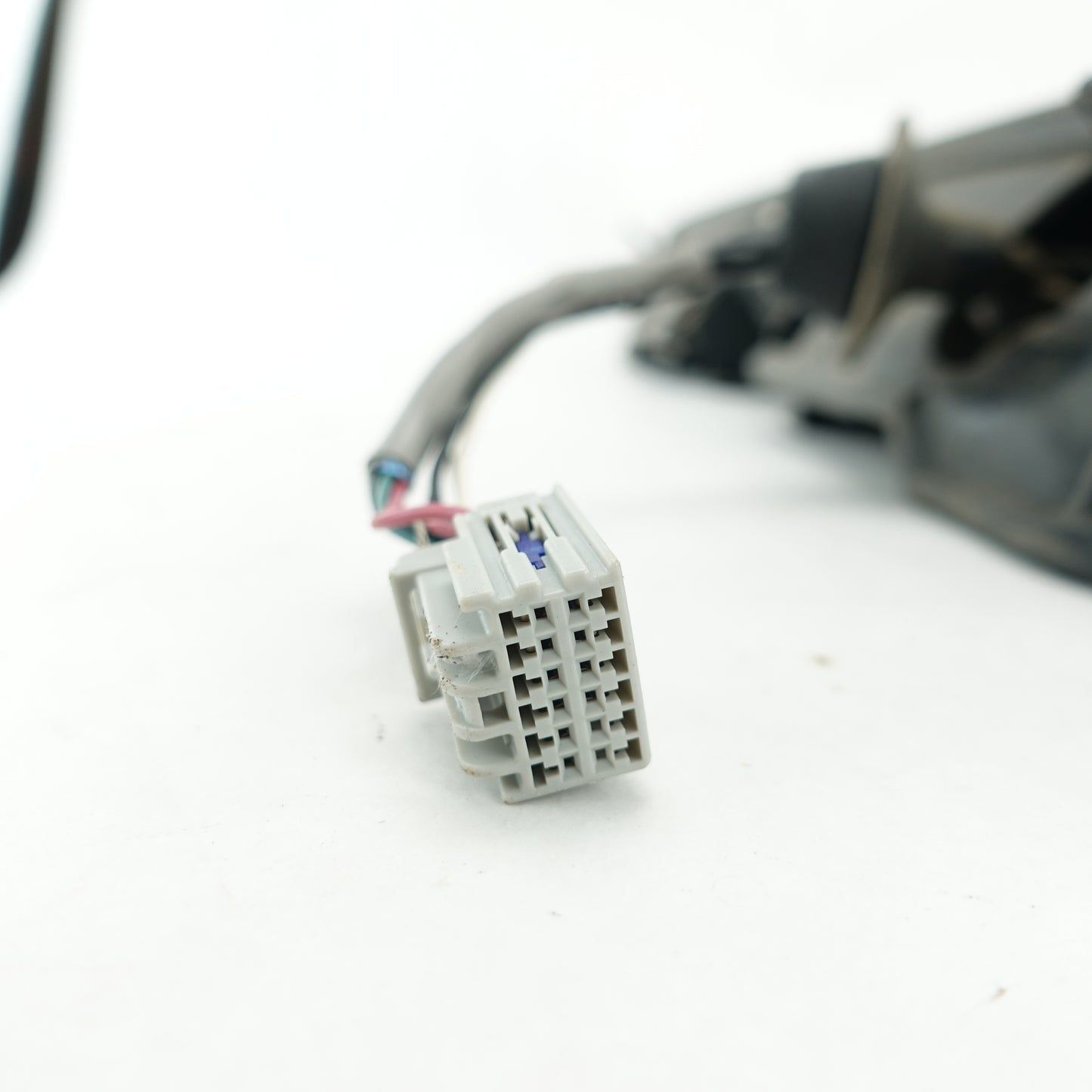 Damage 2008 2009 2010 2011 Buick Enclave Rear Tailgate Handle License Light Lamp