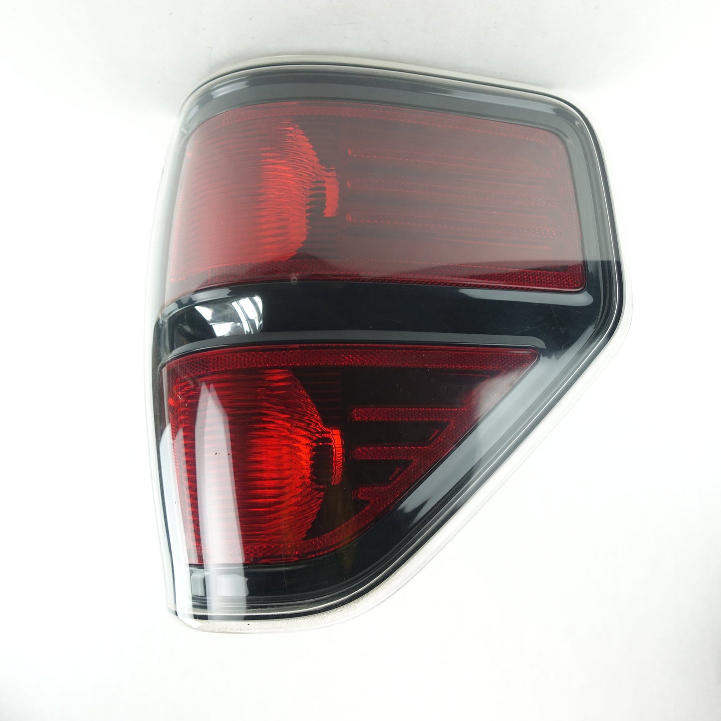 Damage 11 2012 2013 14 Ford F150 Passenger Right Rear Taillight Tail Light Lamp