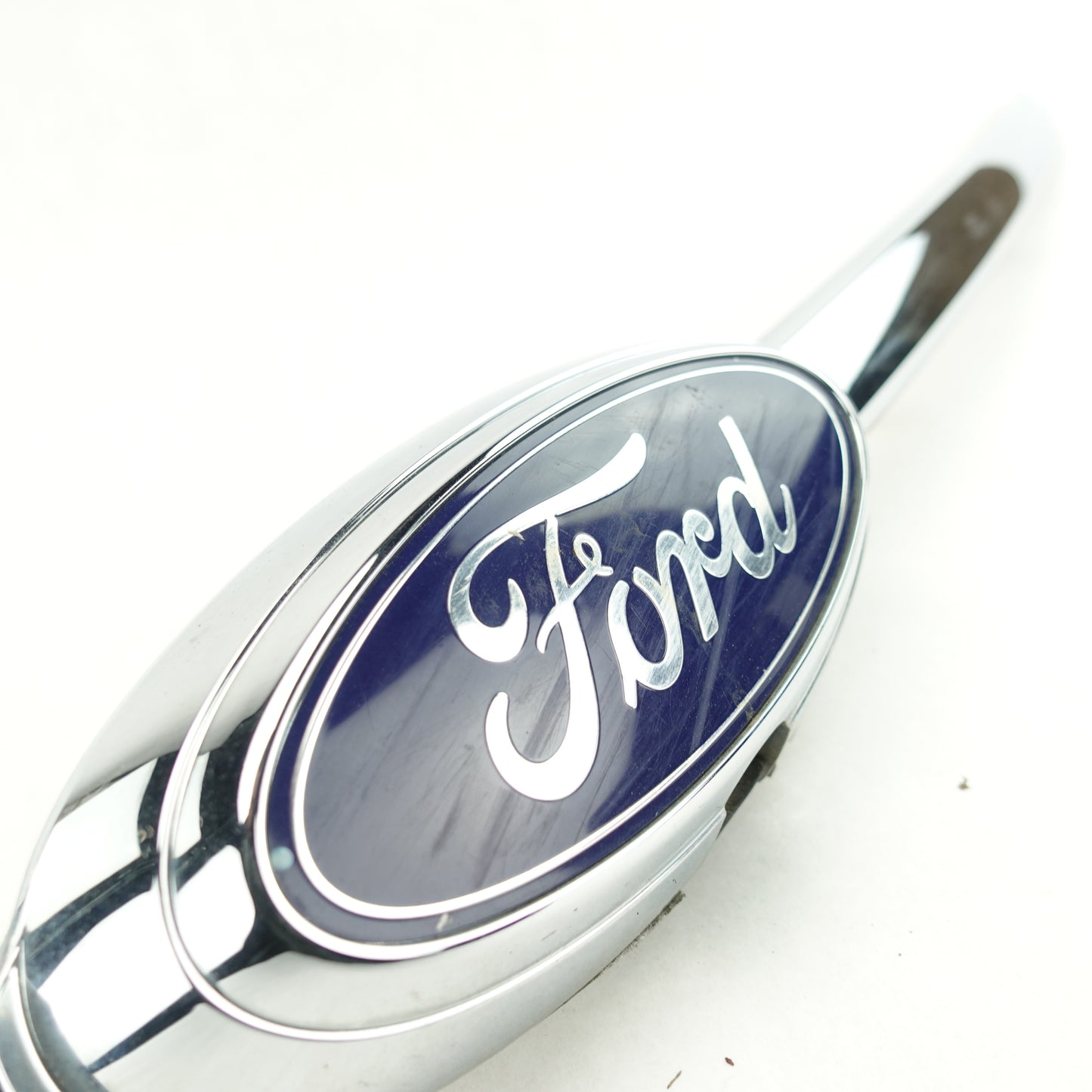 2010 2011 12 Ford Taurus Trunk Lid Trim Bezel Logo Emblem Chrome Strip (scratch)