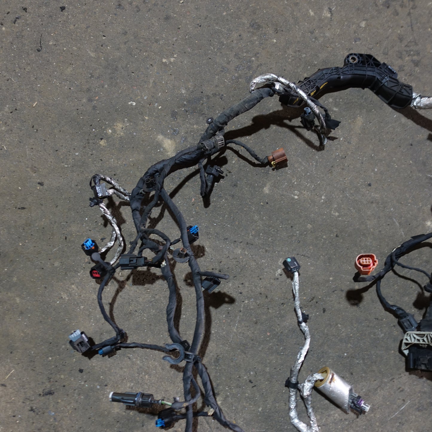 Damage 2011 2012 Ford F250 F350 F450 F550 6.7L Diesel Engine Wire Harness Loom