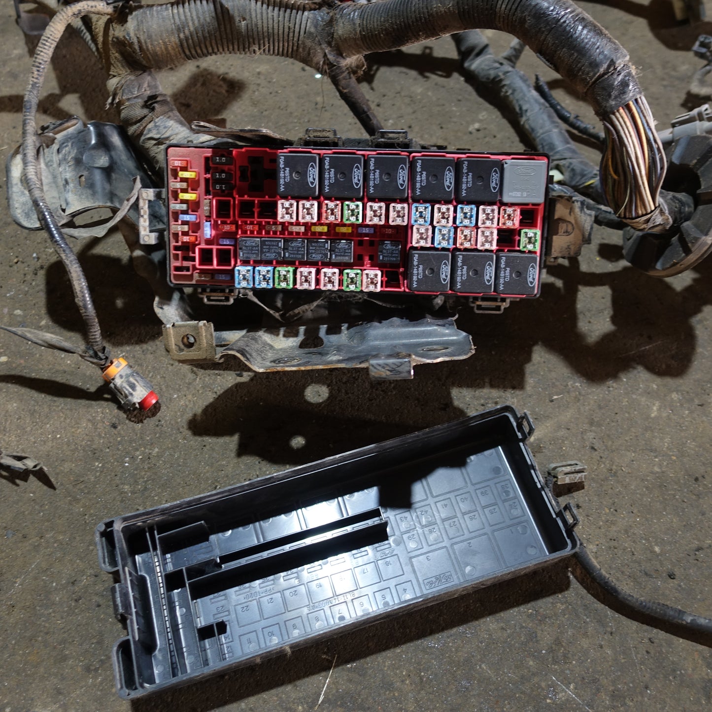 2008 Ford F250 F350 6.4L Engine Fuse Box Bay Wire Harness Loom