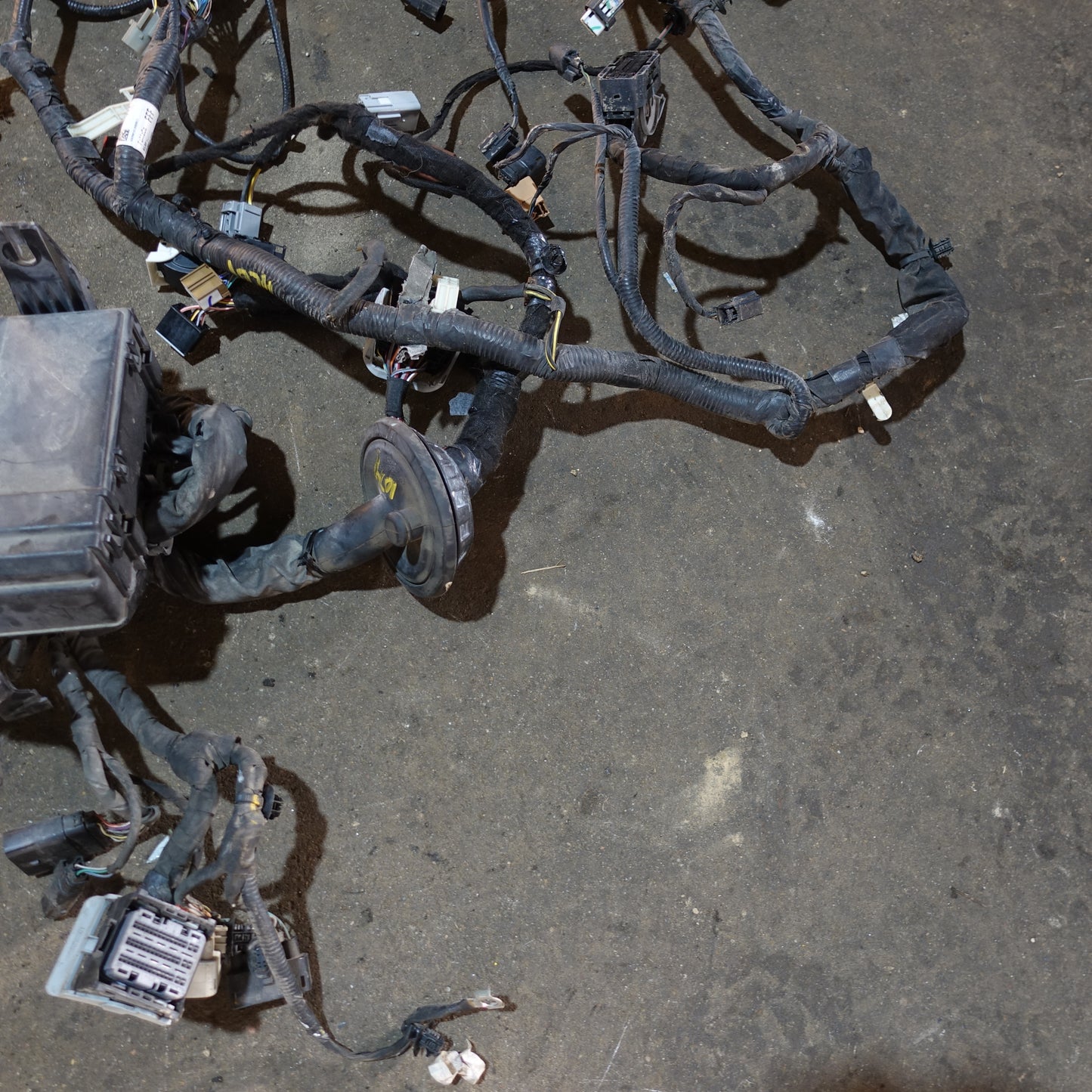 Damaged 2019 Ford F150 2.7L Engine Fuse Box Bay Wire Harness Loom