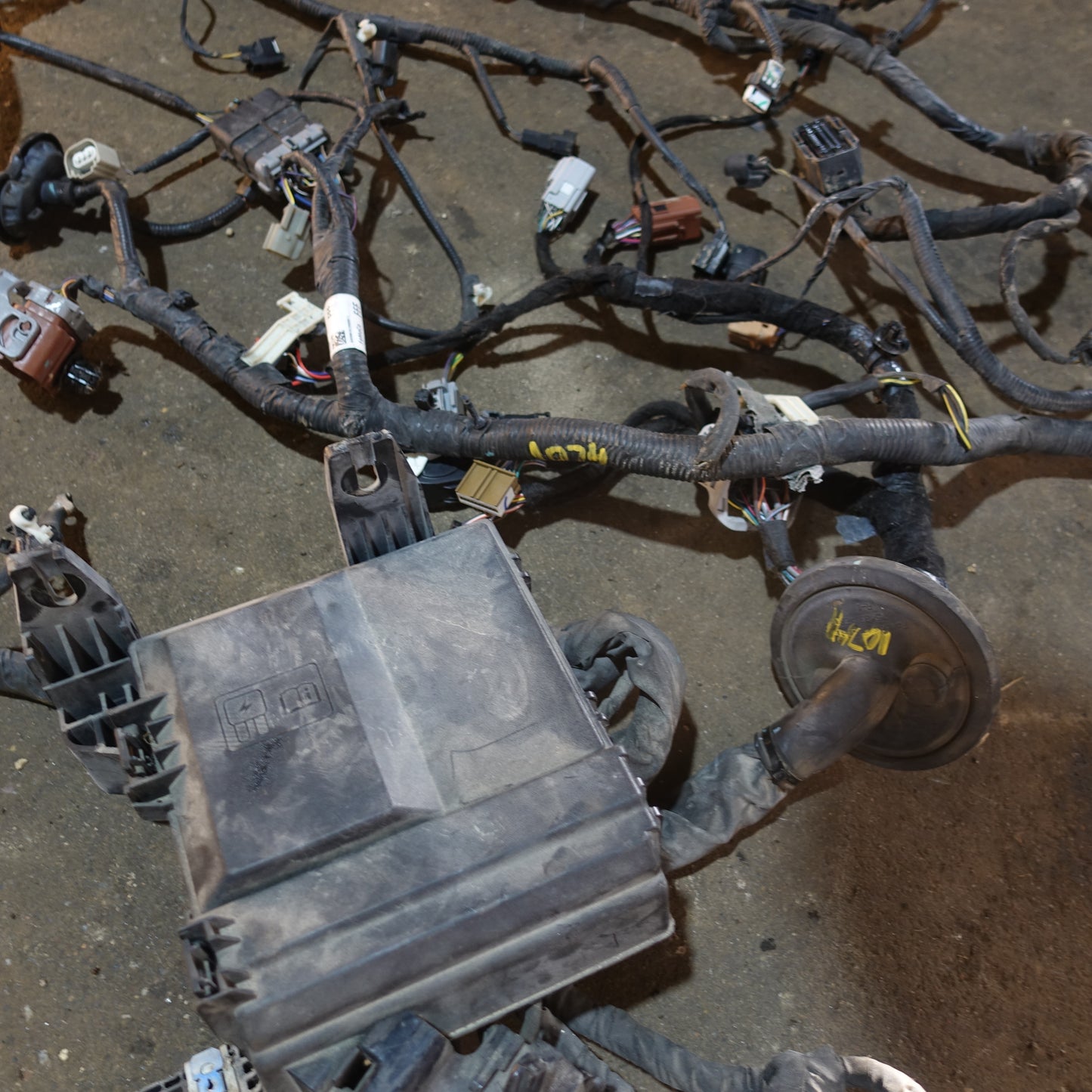 Damaged 2019 Ford F150 2.7L Engine Fuse Box Bay Wire Harness Loom