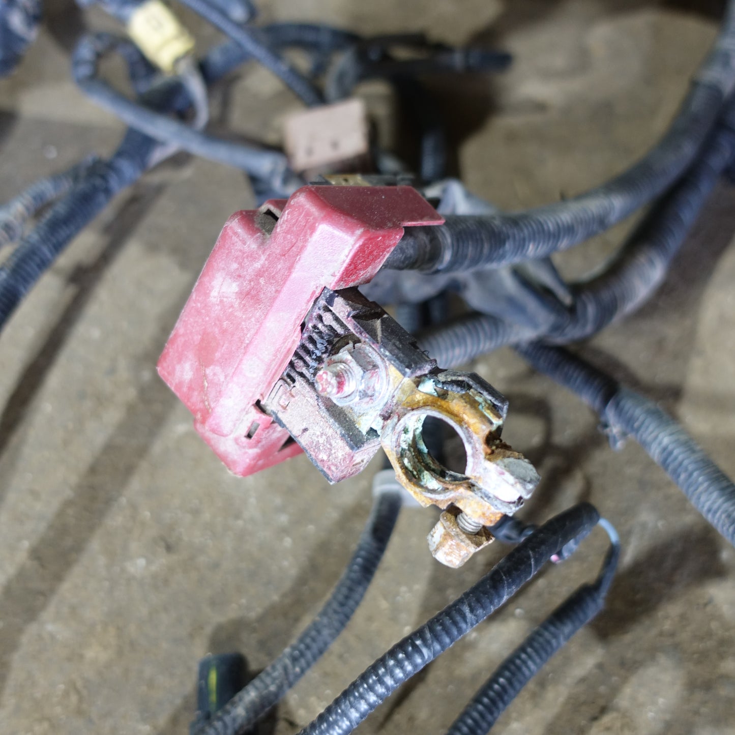 2016 2017 2018 Nissan Titan XD Diesel Engine Fuse Box Positive Battery Cable